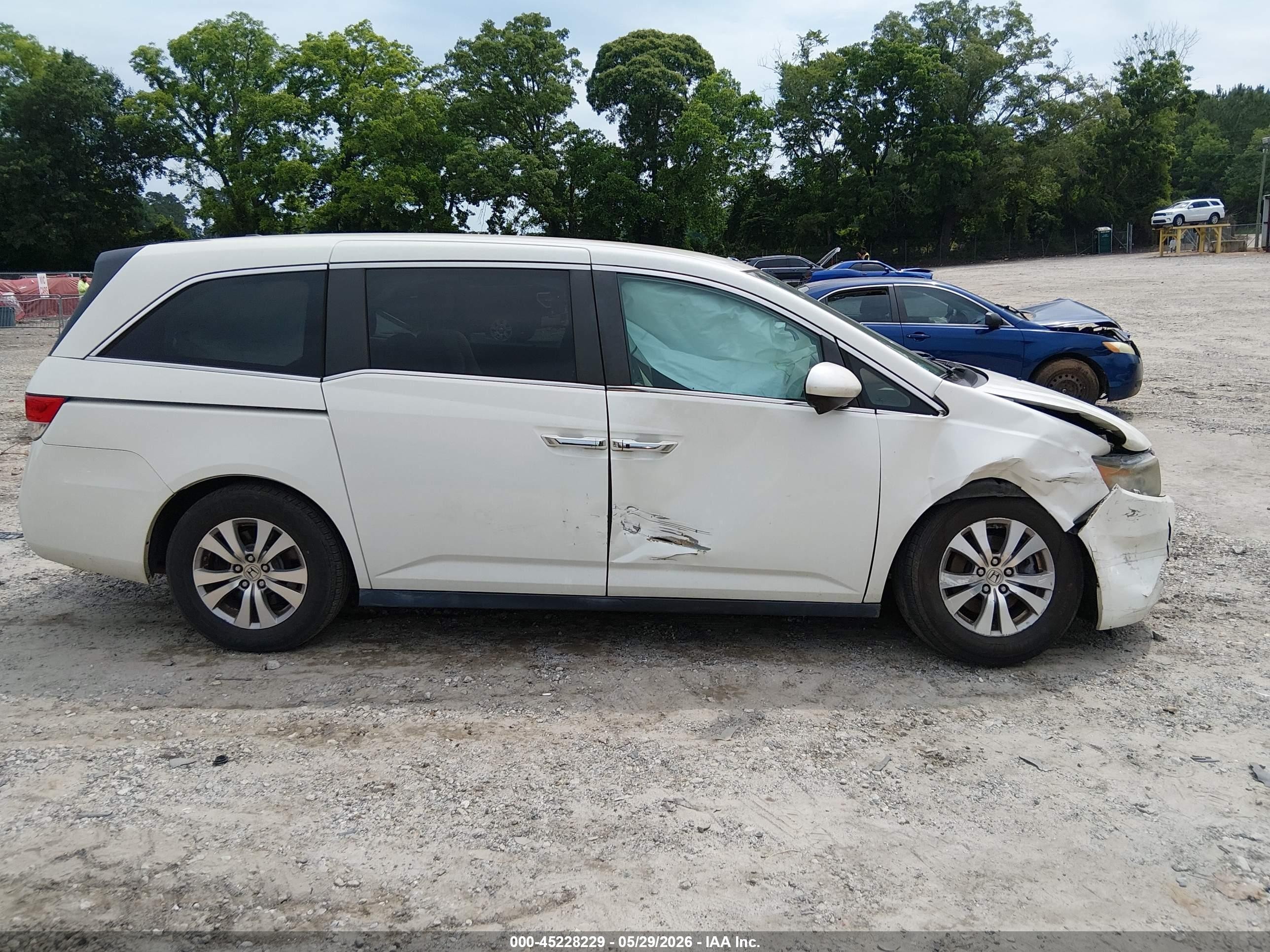 2017 Honda Odyssey Se Белый vin: 5FNRL5H36HB018171