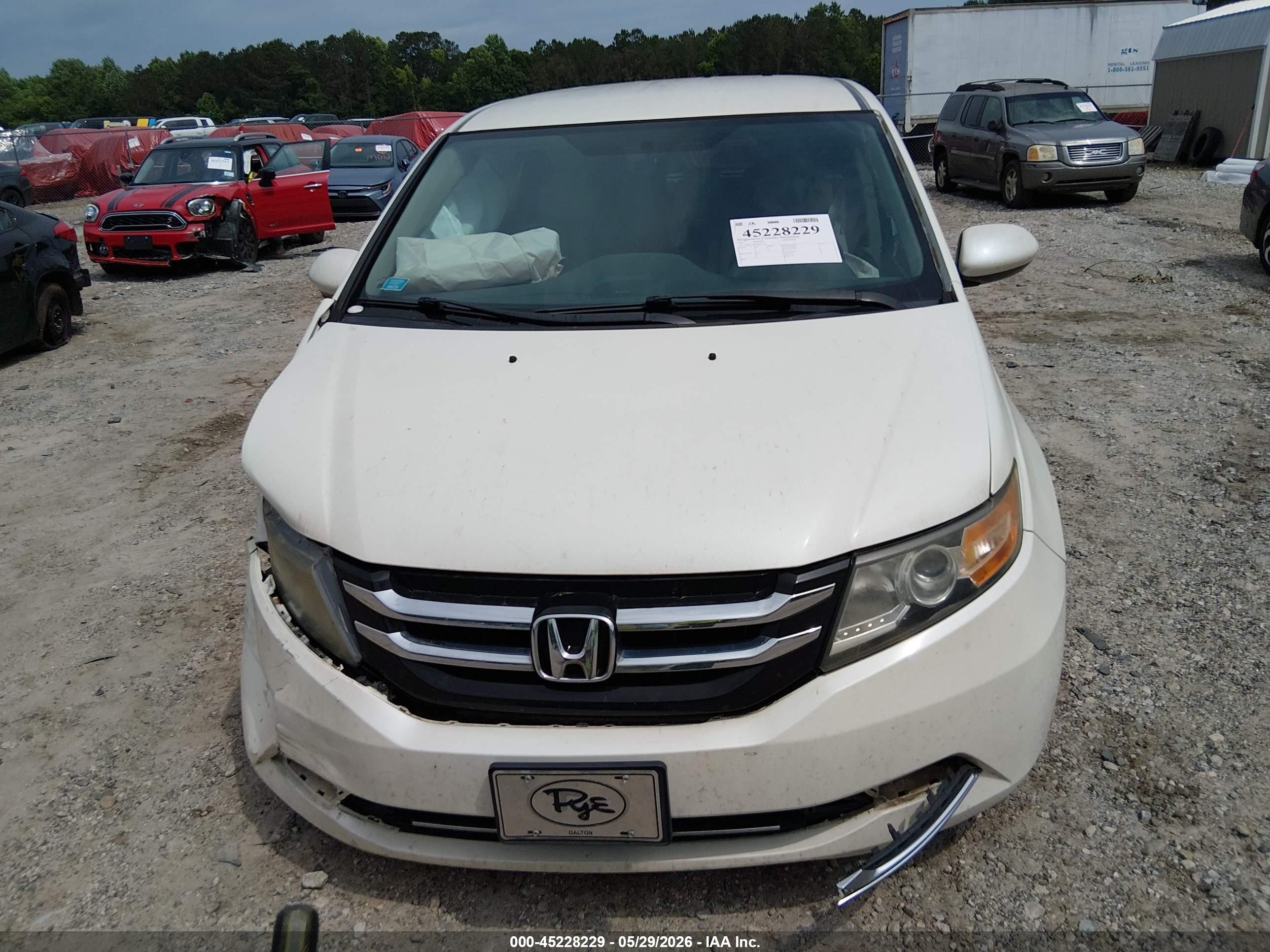 2017 Honda Odyssey Se Белый vin: 5FNRL5H36HB018171