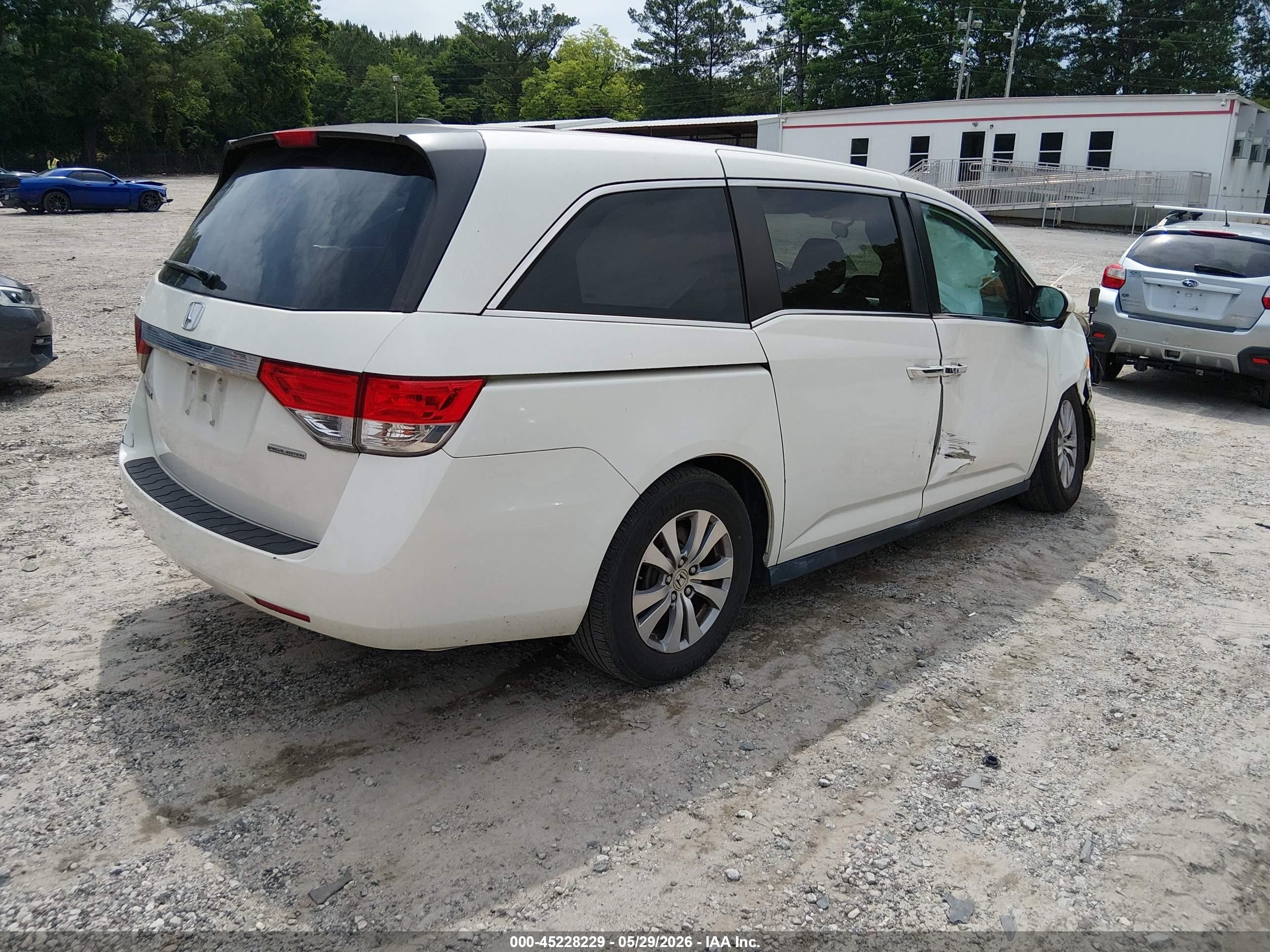 2017 Honda Odyssey Se Белый vin: 5FNRL5H36HB018171