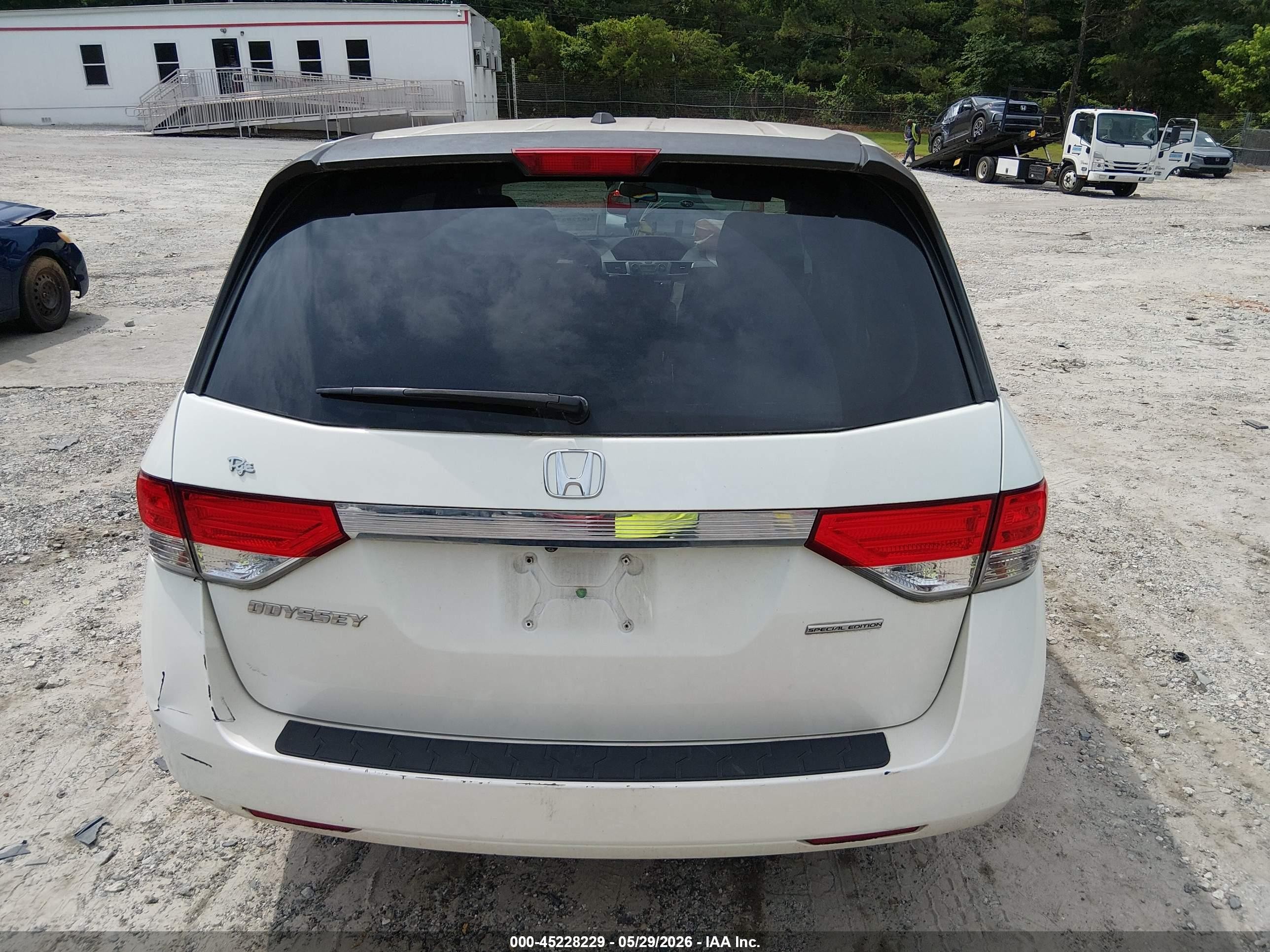 2017 Honda Odyssey Se Белый vin: 5FNRL5H36HB018171