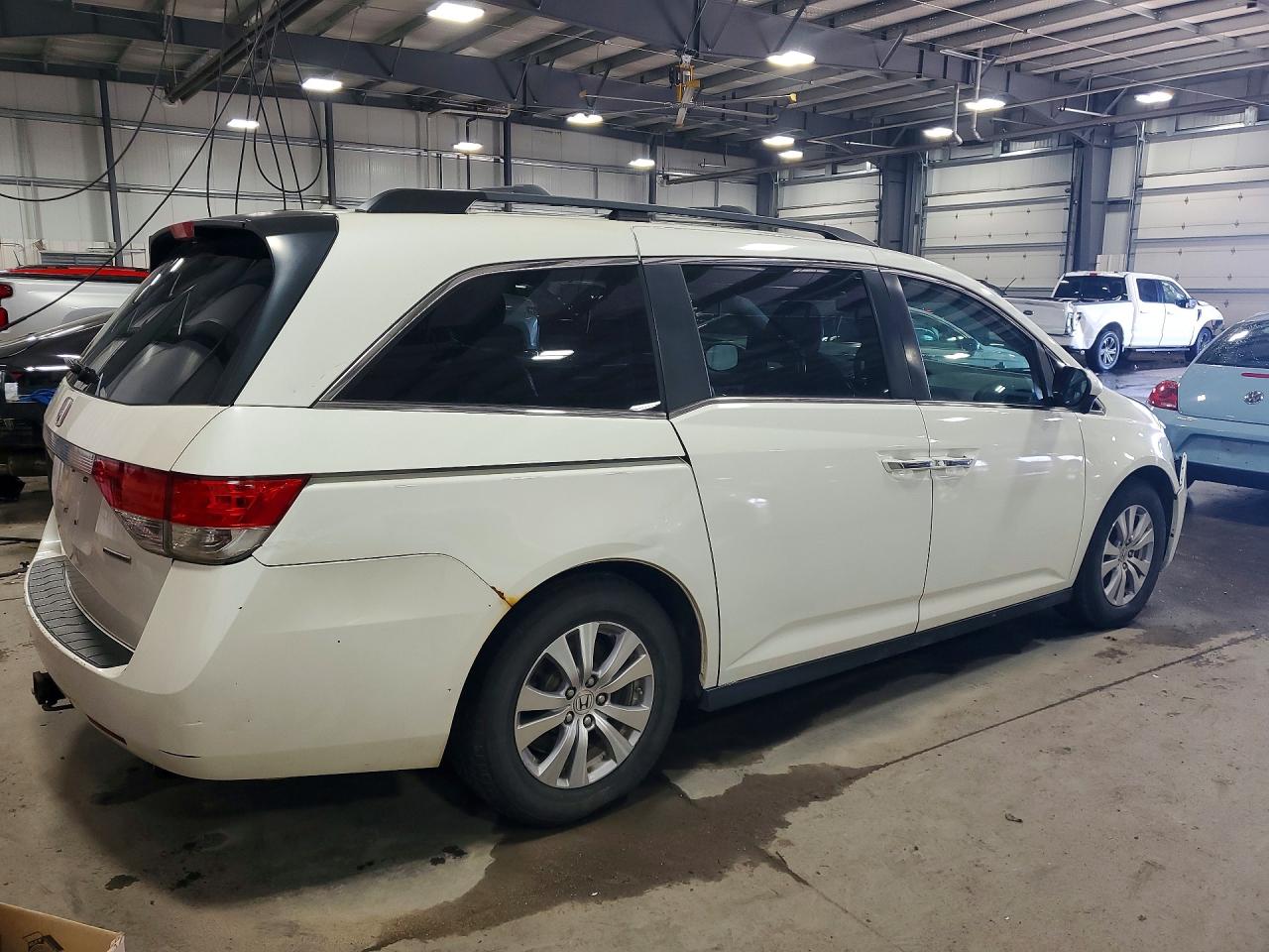 2016 Honda Odyssey Se White vin: 5FNRL5H38GB087913