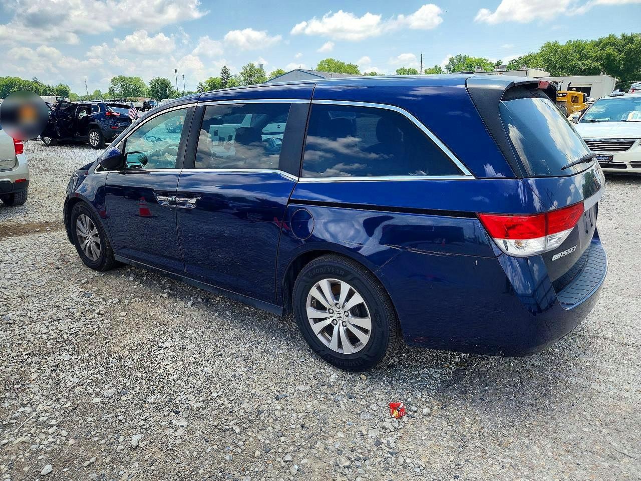2016 Honda Odyssey Se Blue vin: 5FNRL5H3XGB104789