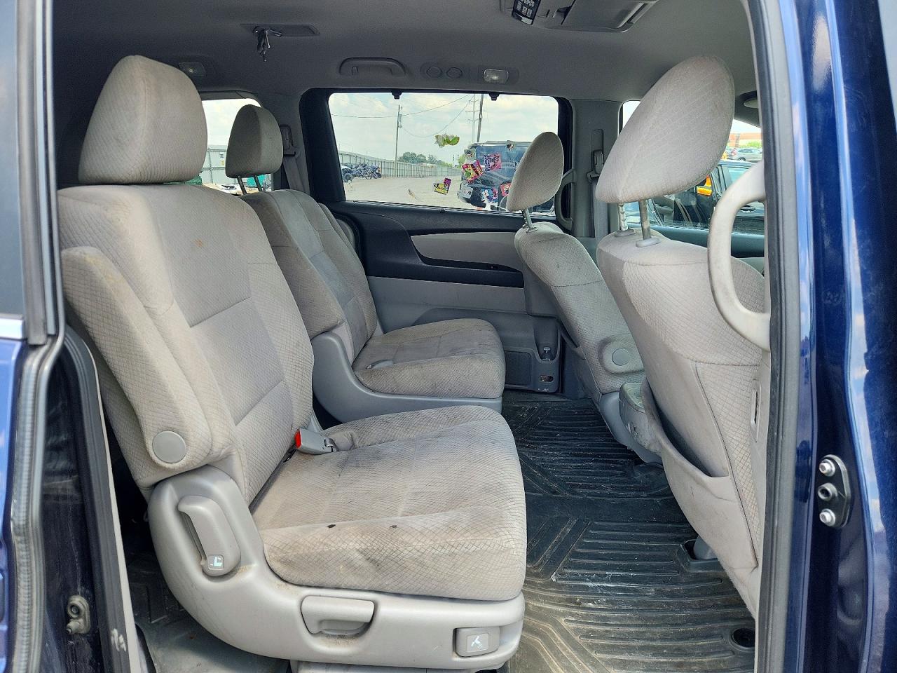 2016 Honda Odyssey Se Blue vin: 5FNRL5H3XGB104789