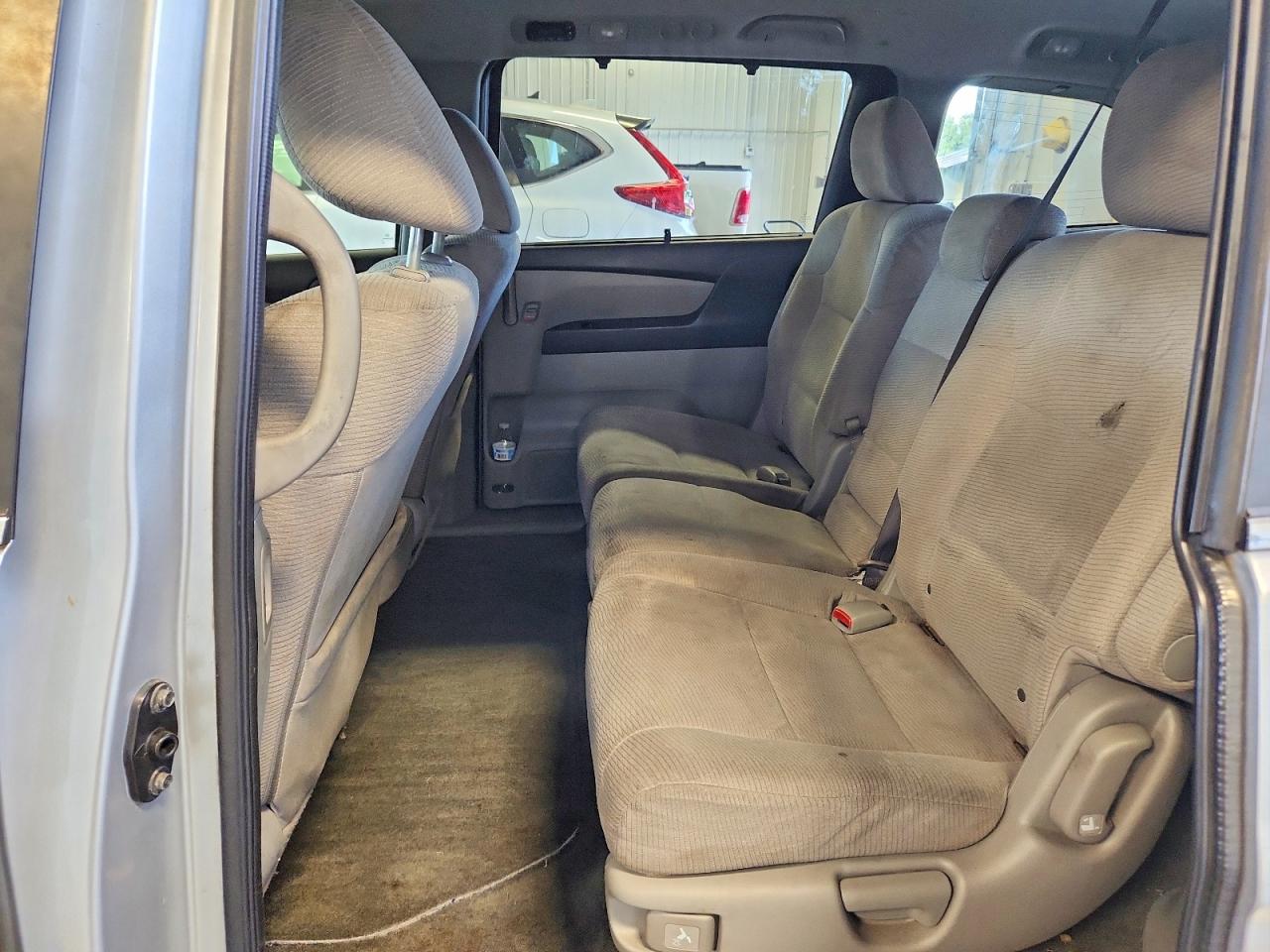 2011 Honda Odyssey Ex Silver vin: 5FNRL5H40BB051991
