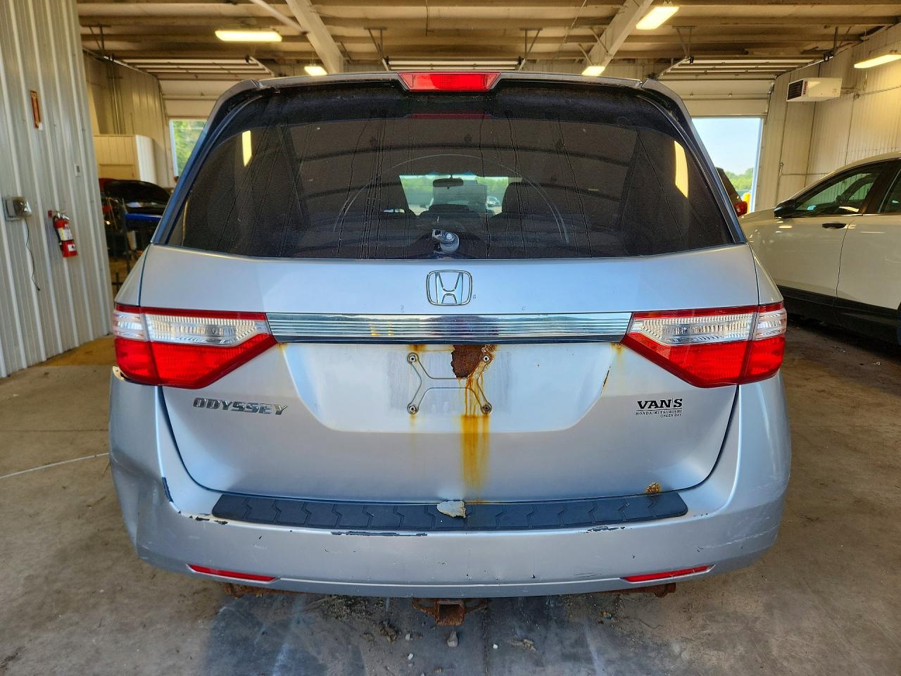 2011 Honda Odyssey Ex Silver vin: 5FNRL5H40BB051991