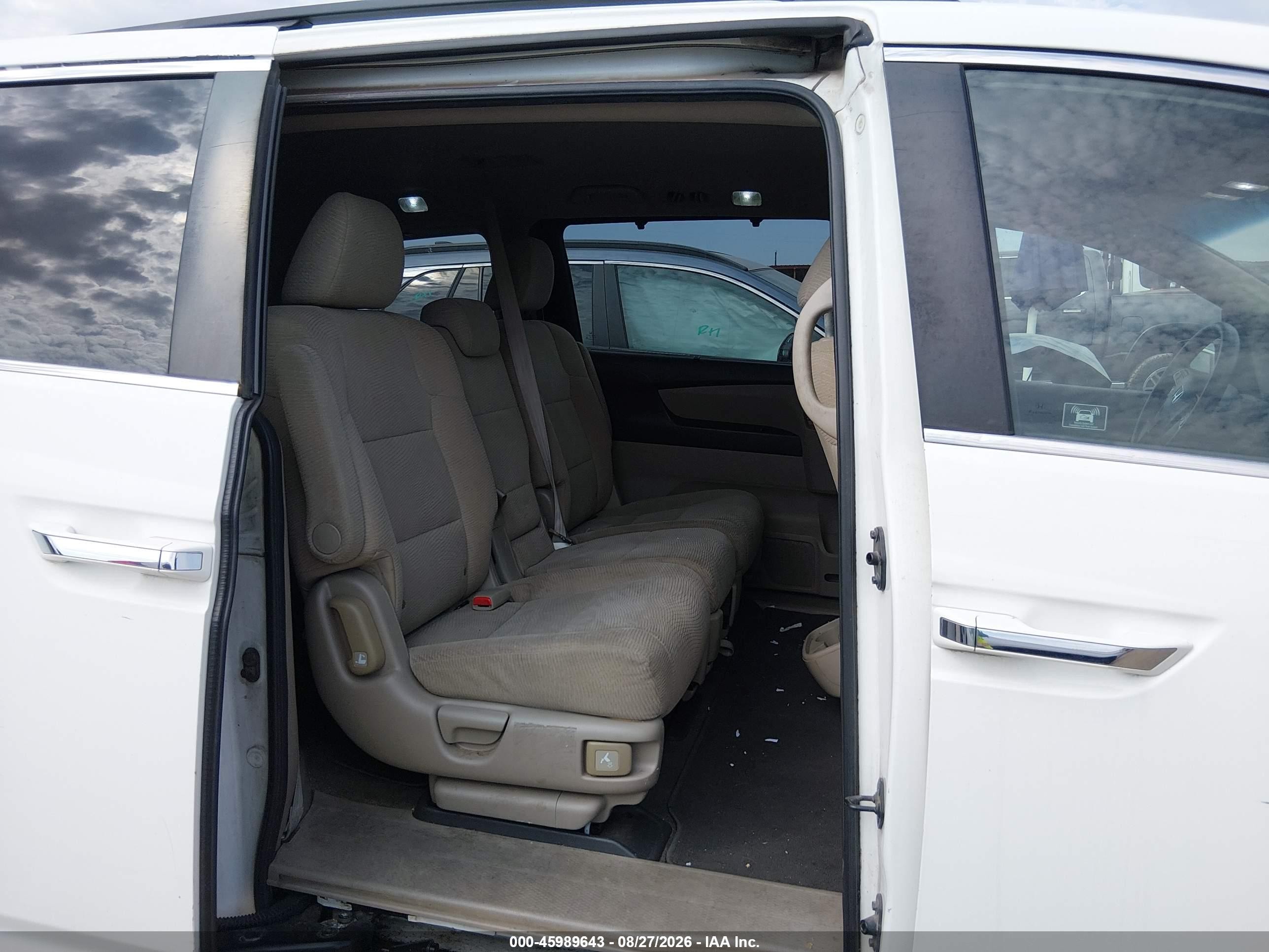 2011 Honda Odyssey Ex White vin: 5FNRL5H40BB067785