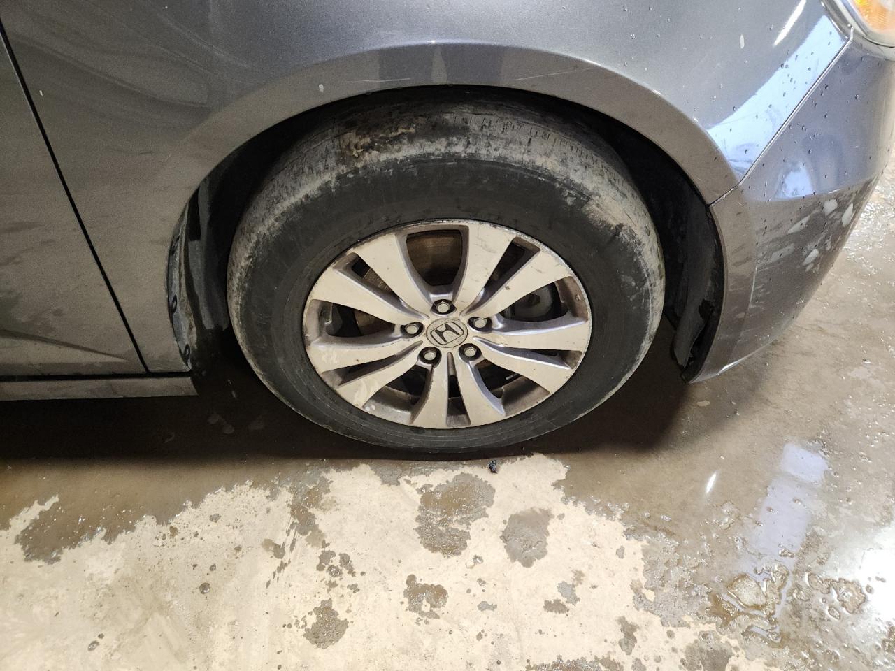 2014 Honda Odyssey Ex Gray vin: 5FNRL5H40EB057424 Damage: Right Front Wheel, Curb Rash, > 12 Inches