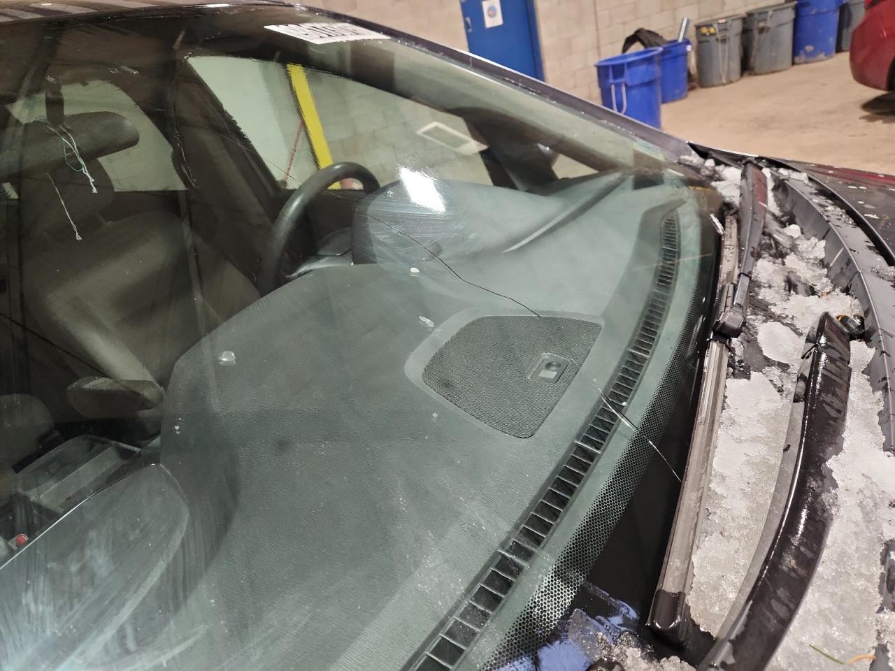 2014 Honda Odyssey Ex Gray vin: 5FNRL5H40EB057424 Damage: Windshield, Cracked, > 12 Inches