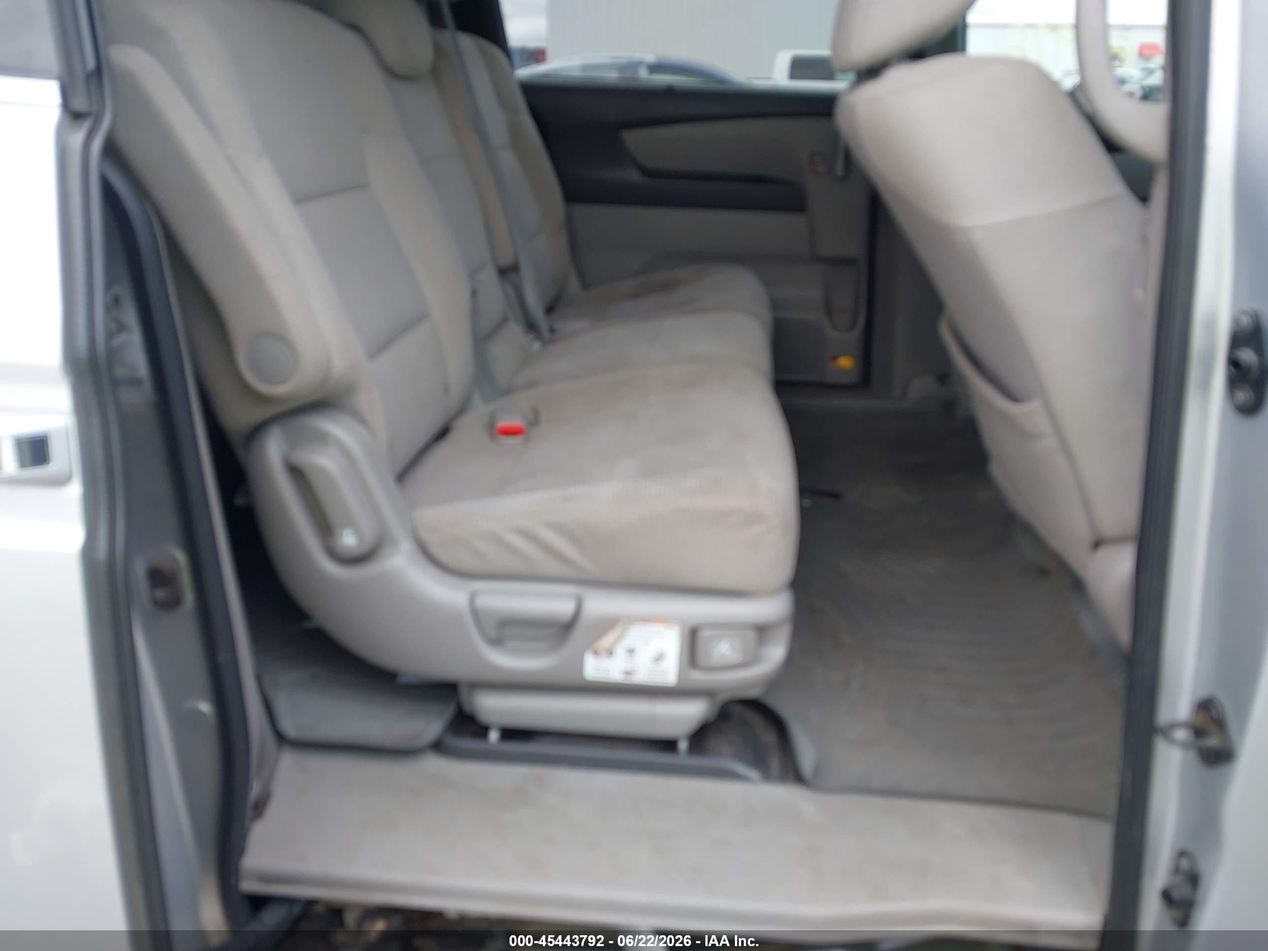 2011 Honda Odyssey Ex Silver vin: 5FNRL5H41BB051496