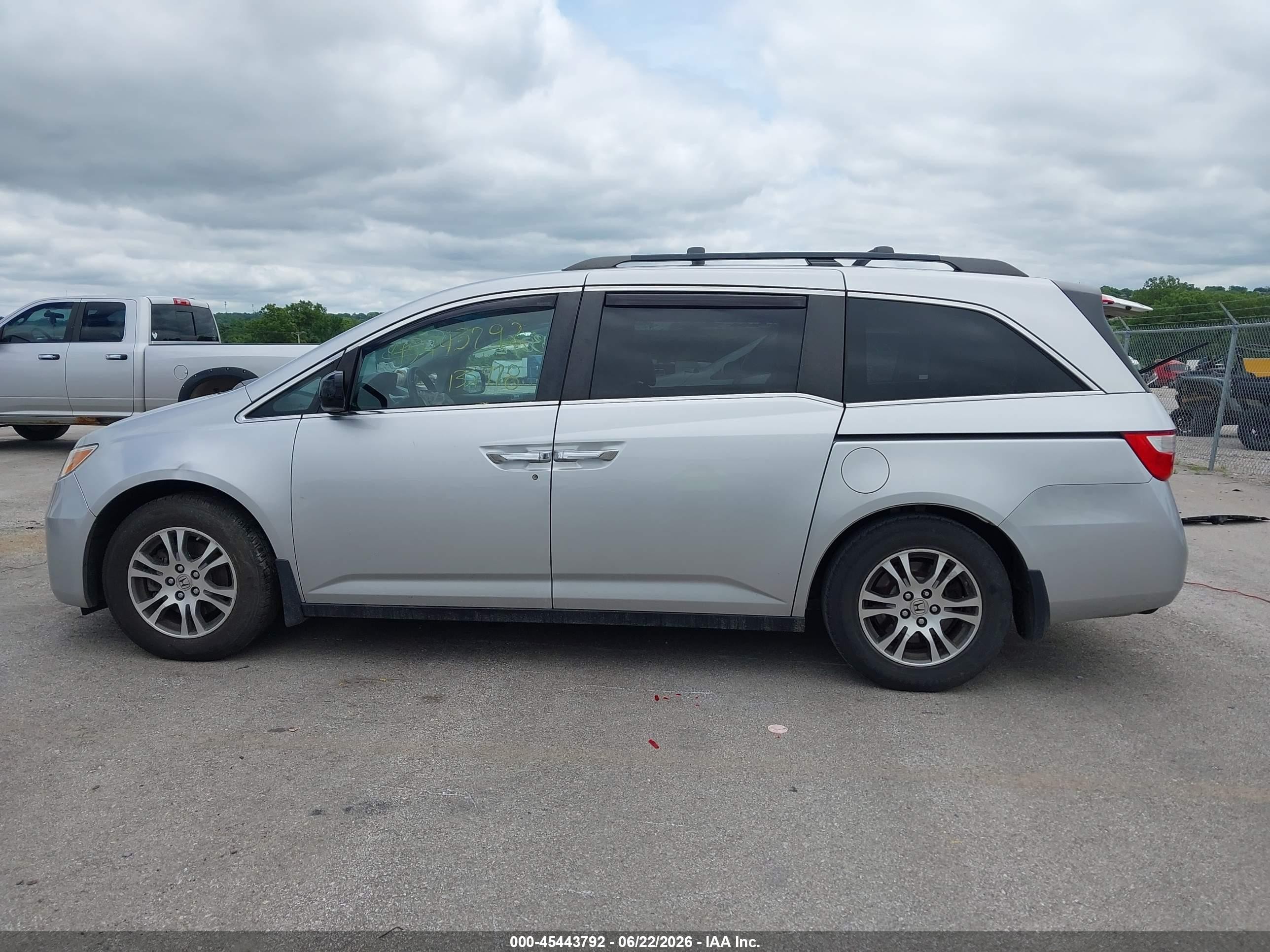 2011 Honda Odyssey Ex Silver vin: 5FNRL5H41BB051496