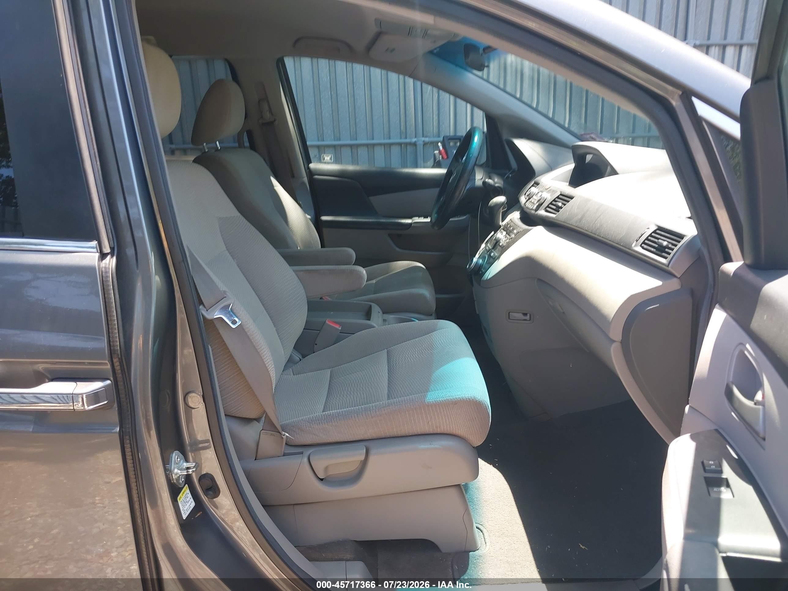 2011 Honda Odyssey Ex Gray vin: 5FNRL5H41BB074390