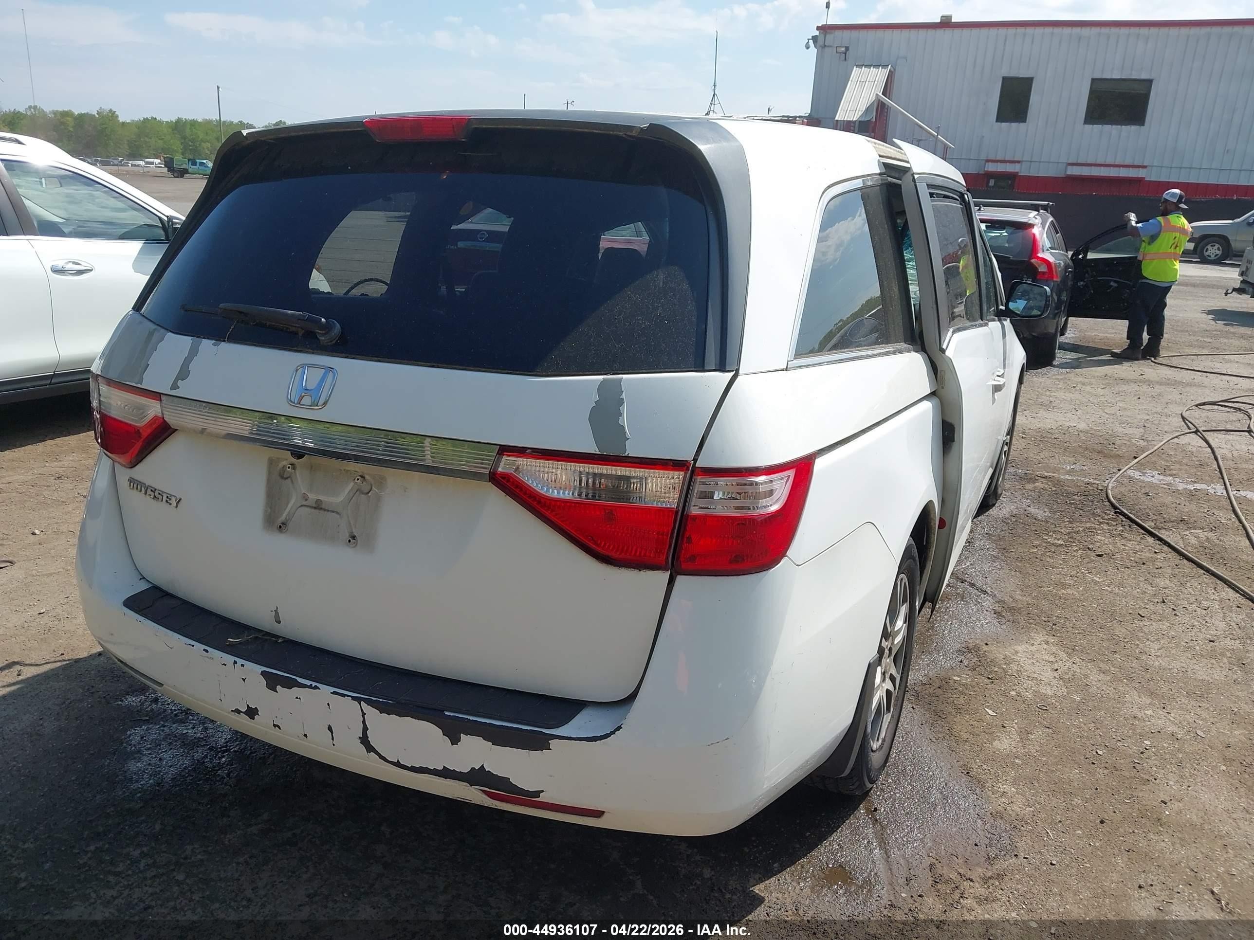 2013 Honda Odyssey Ex White vin: 5FNRL5H41DB060329