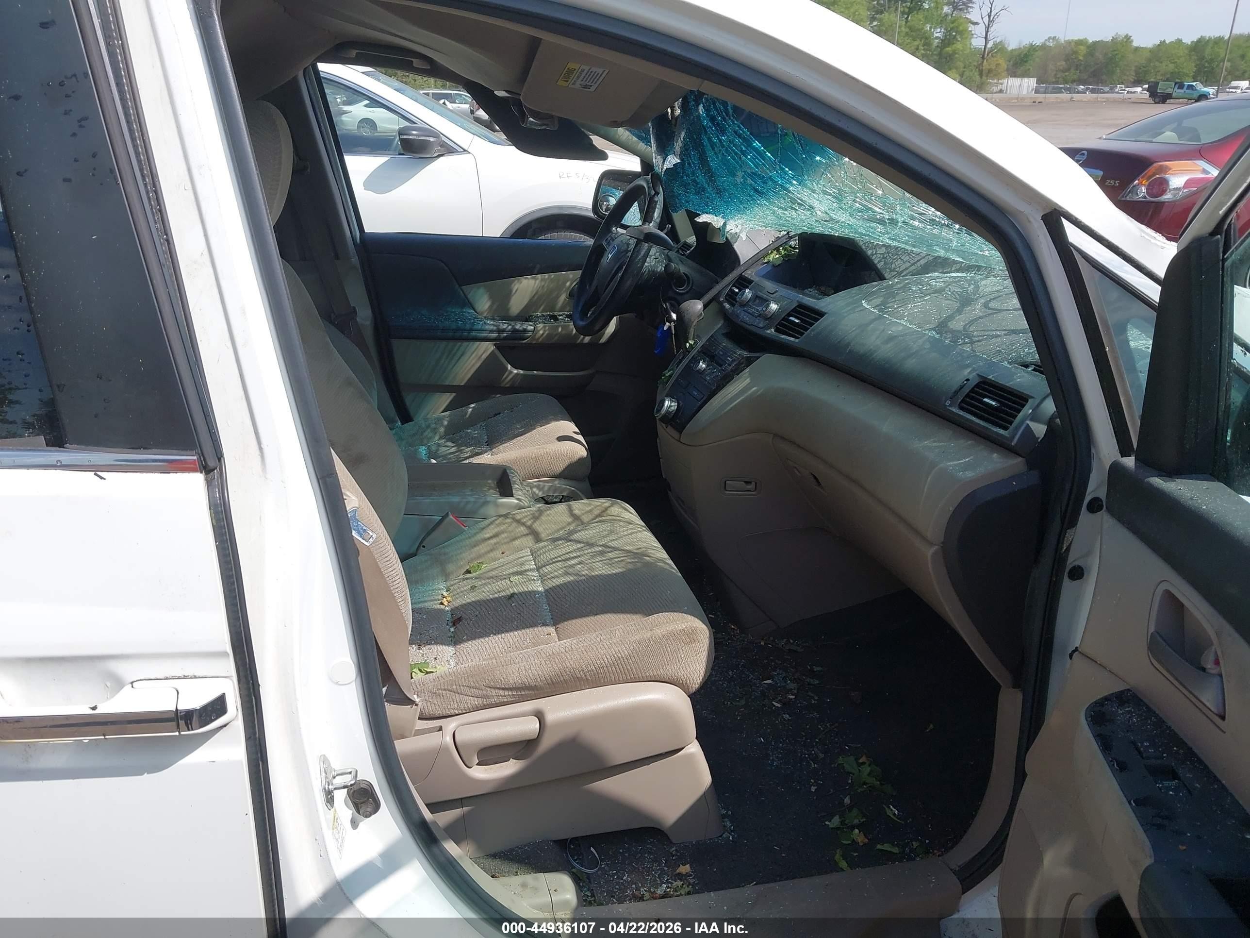 2013 Honda Odyssey Ex White vin: 5FNRL5H41DB060329