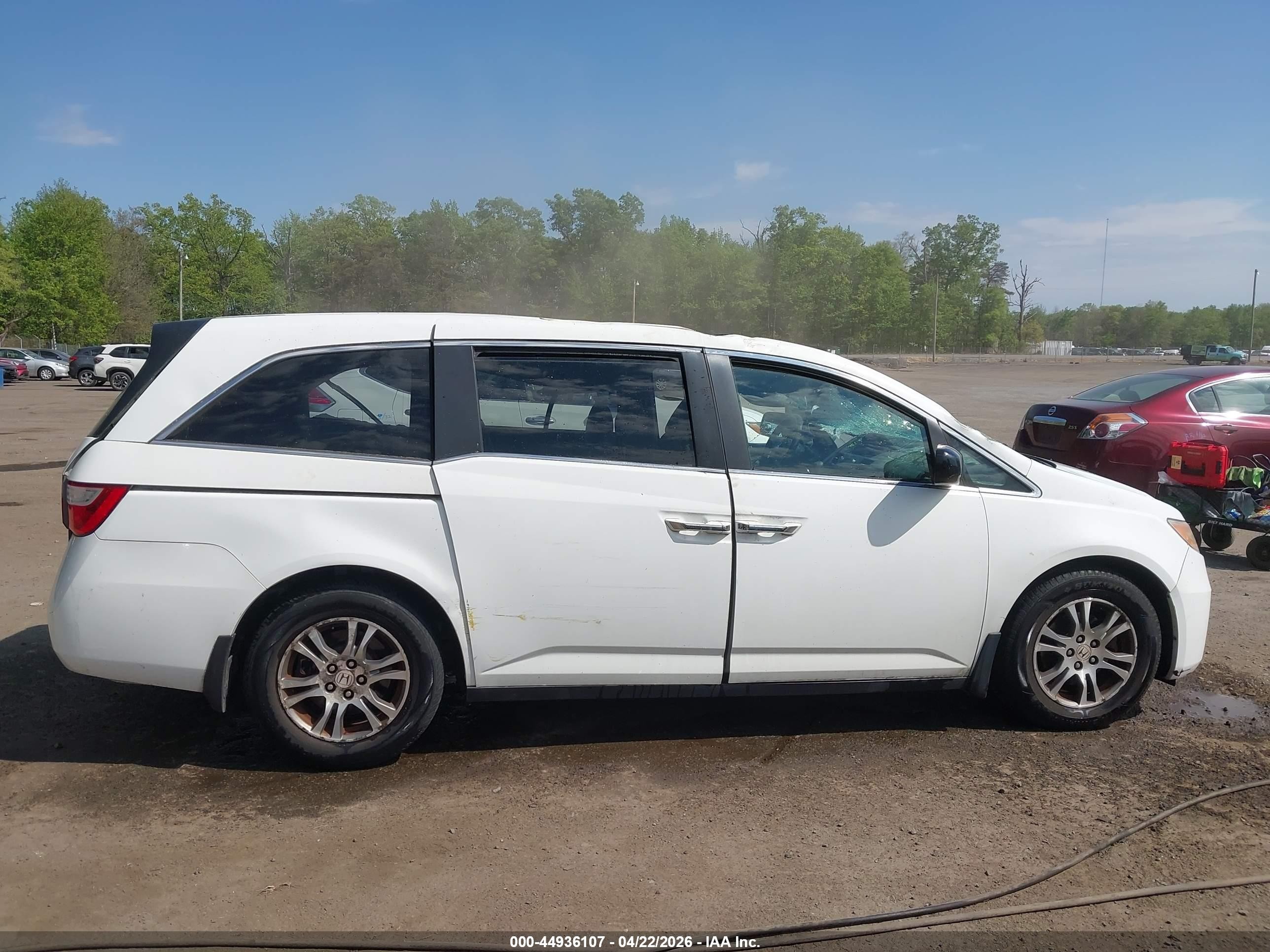 2013 Honda Odyssey Ex White vin: 5FNRL5H41DB060329