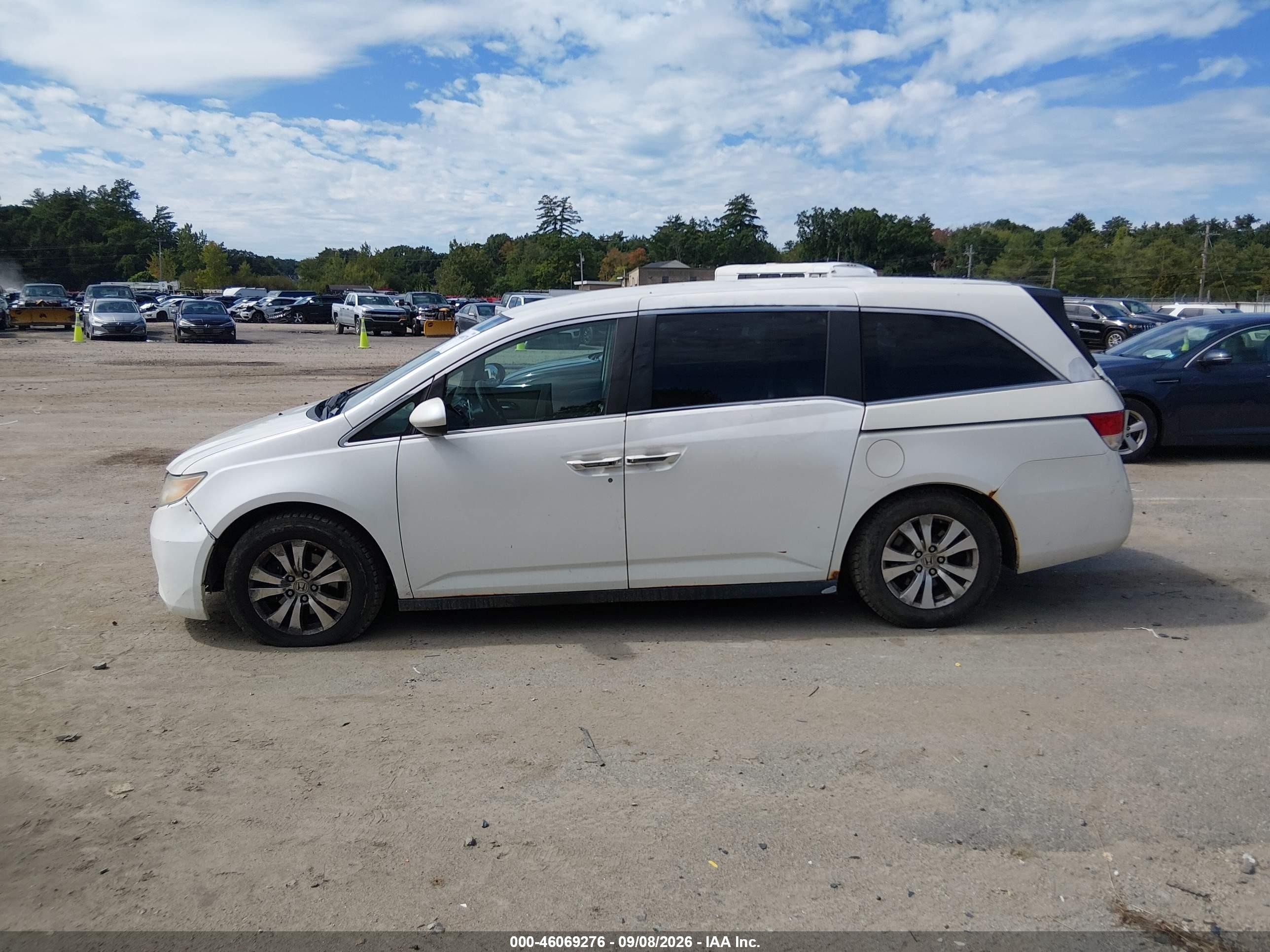2014 Honda Odyssey Ex White vin: 5FNRL5H41EB077696