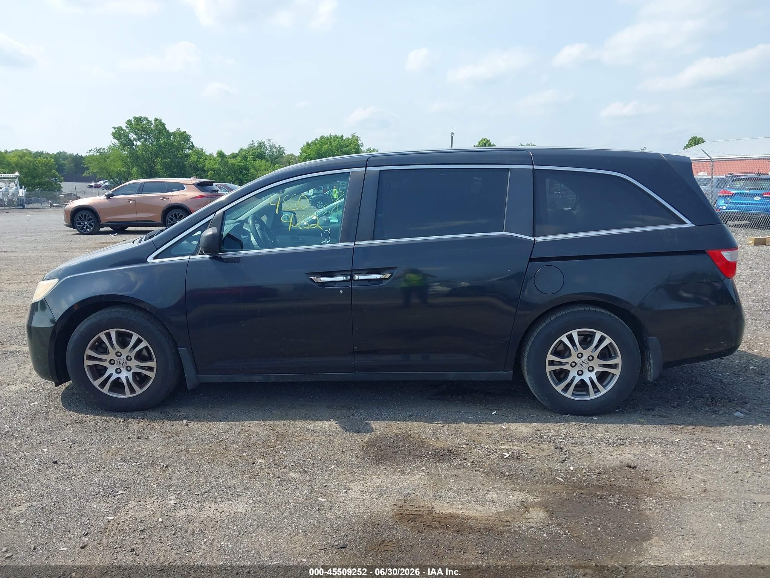 2013 Honda Odyssey Ex Black vin: 5FNRL5H42DB003427