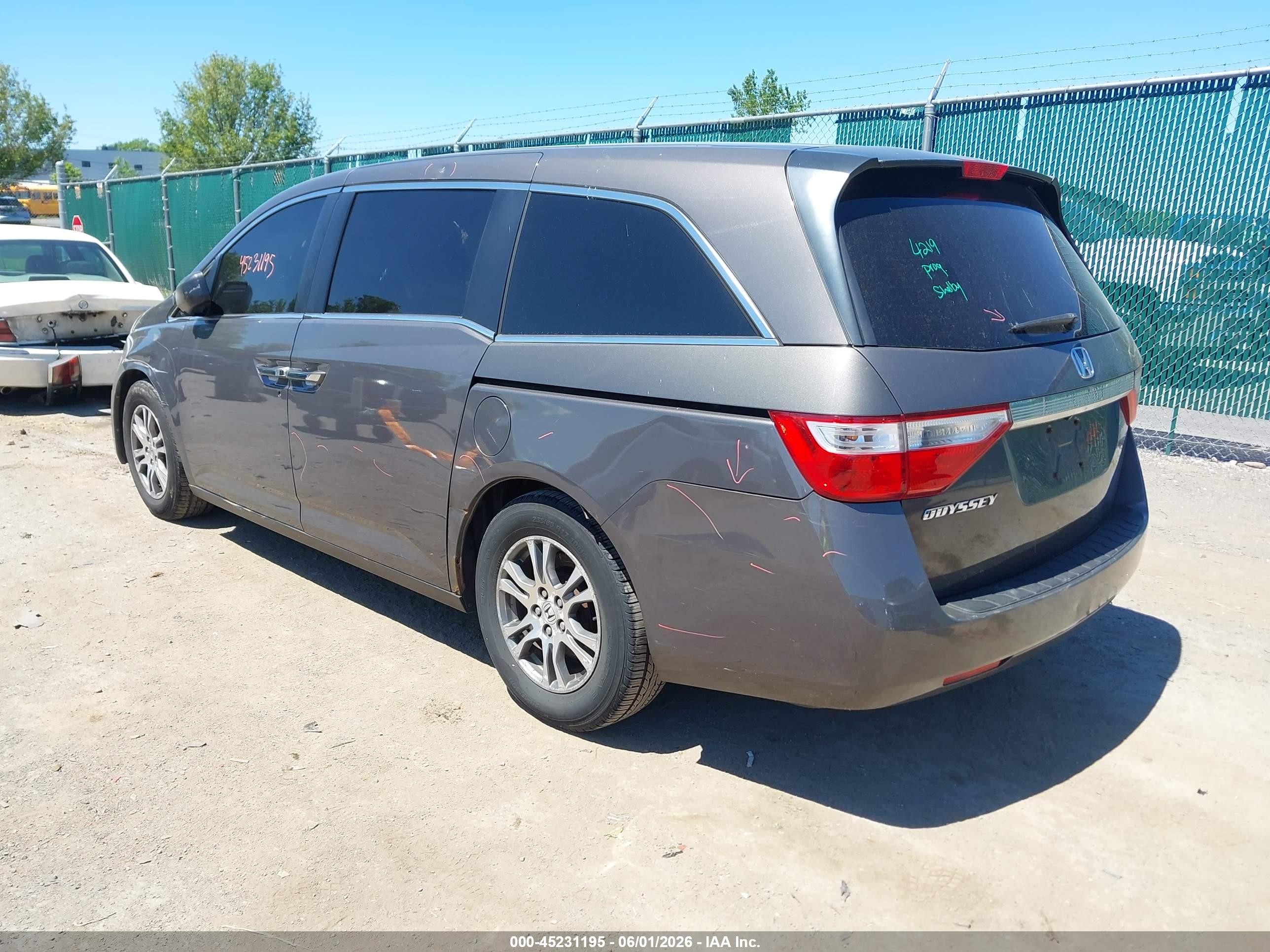 2013 Honda Odyssey Ex Gray vin: 5FNRL5H42DB077706