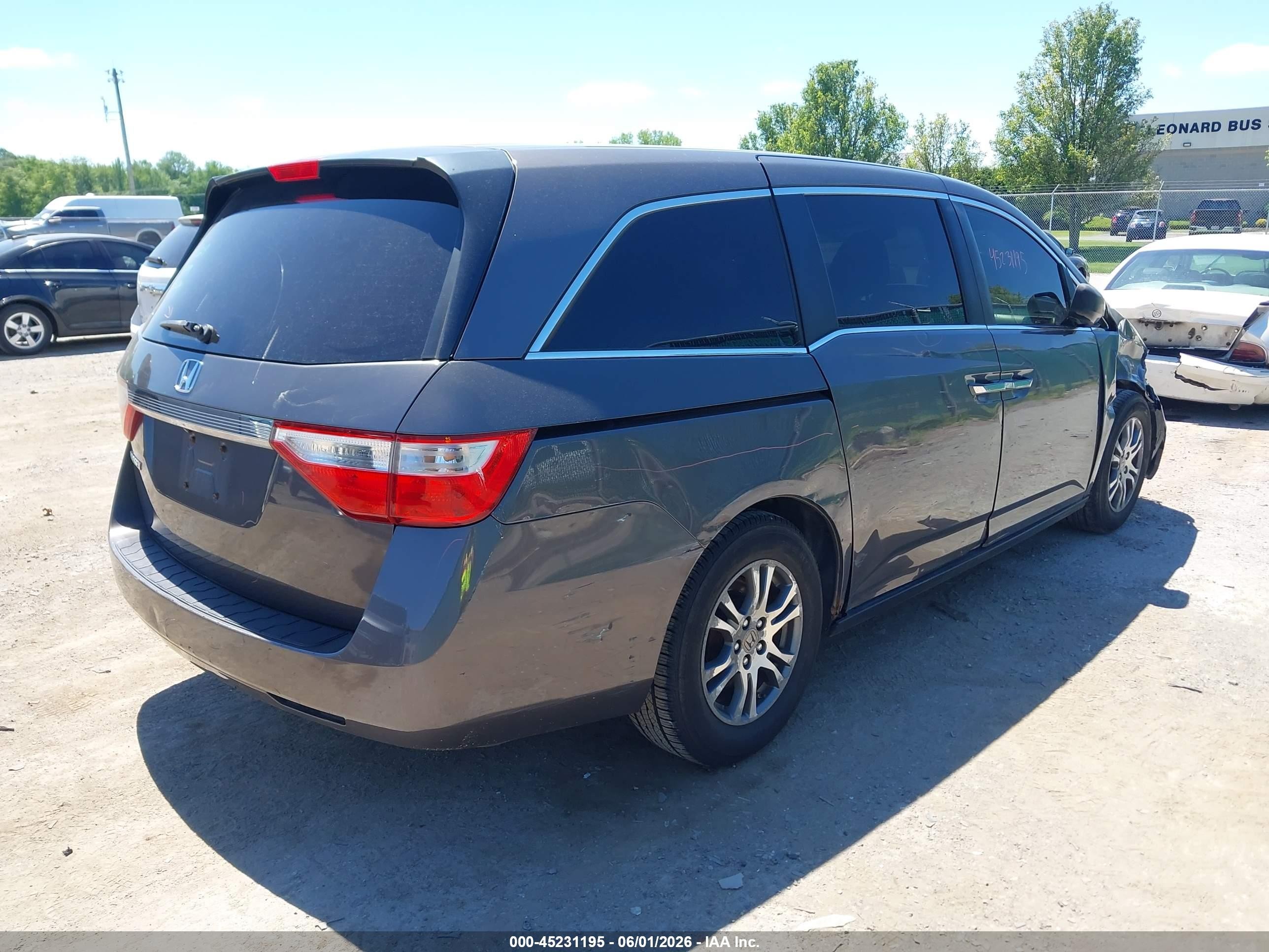 2013 Honda Odyssey Ex Gray vin: 5FNRL5H42DB077706