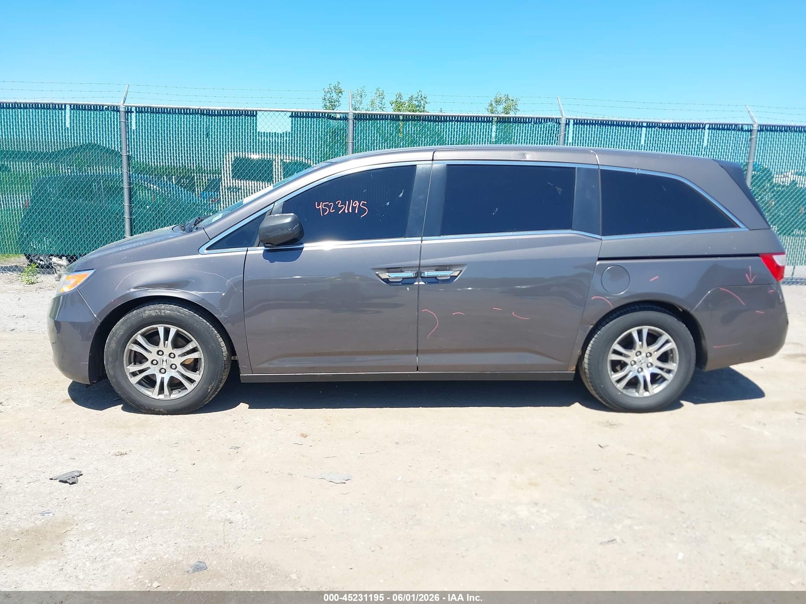 2013 Honda Odyssey Ex Gray vin: 5FNRL5H42DB077706
