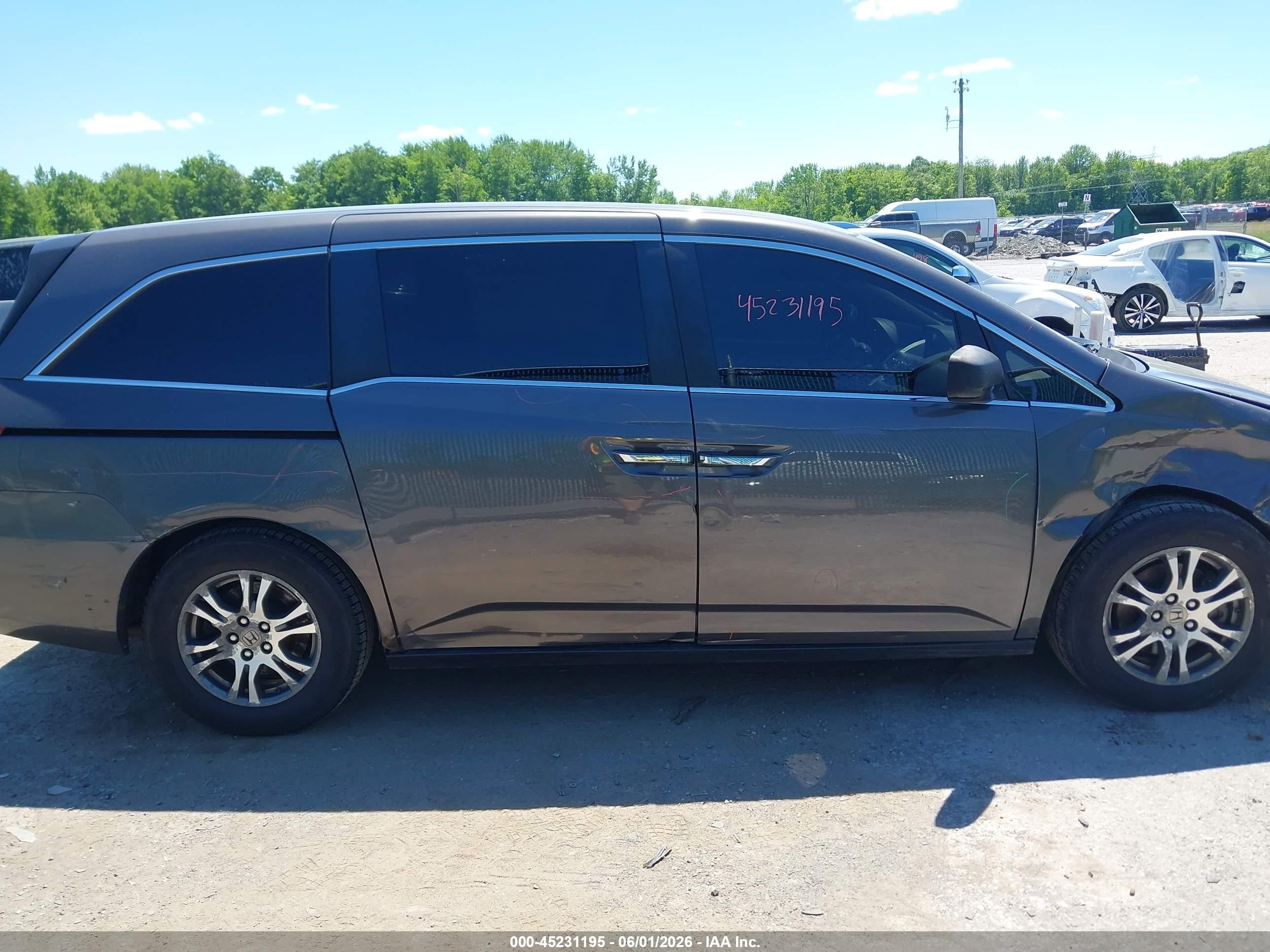 2013 Honda Odyssey Ex Gray vin: 5FNRL5H42DB077706