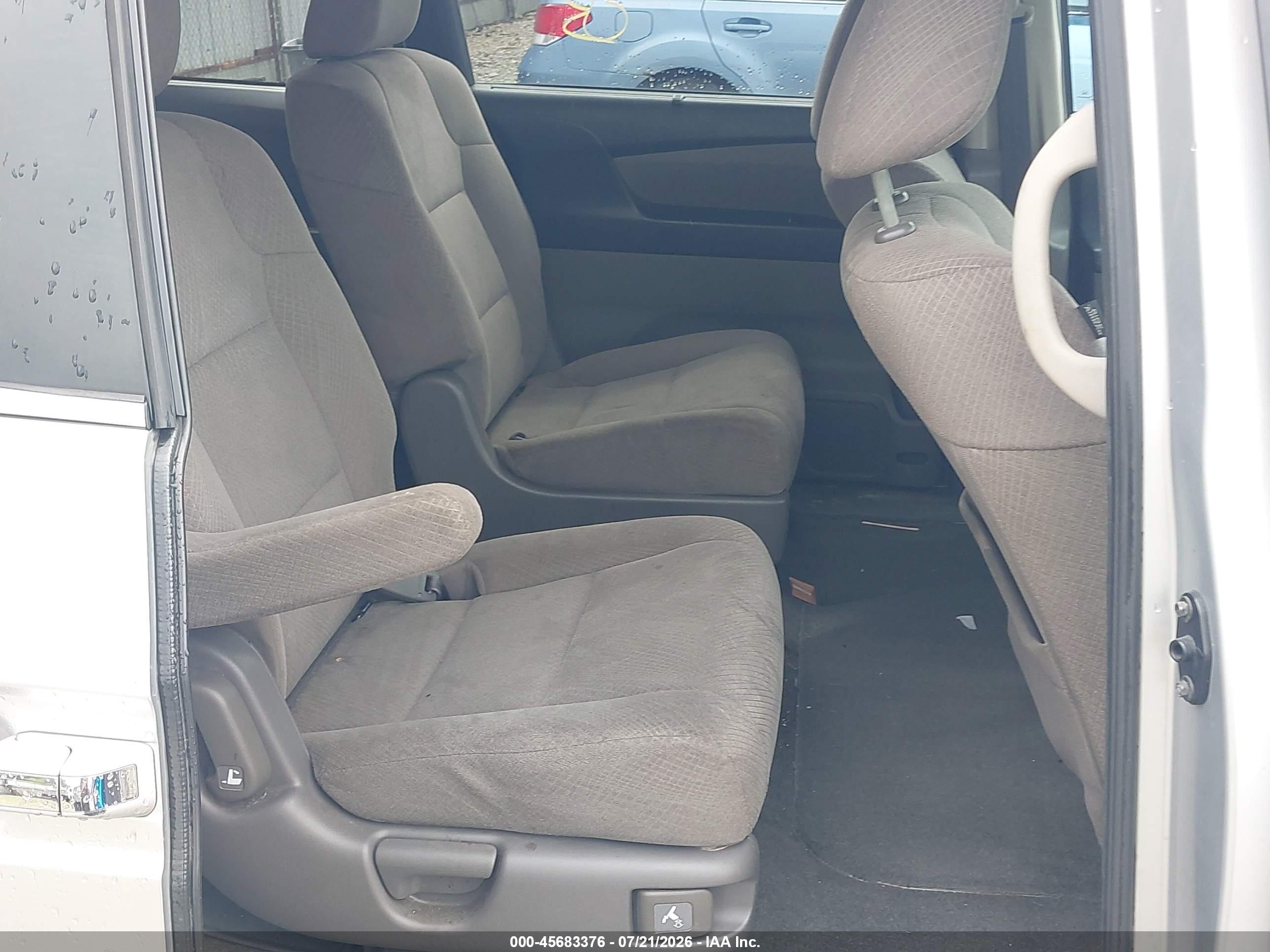 2014 Honda Odyssey Ex Silver vin: 5FNRL5H42EB047056