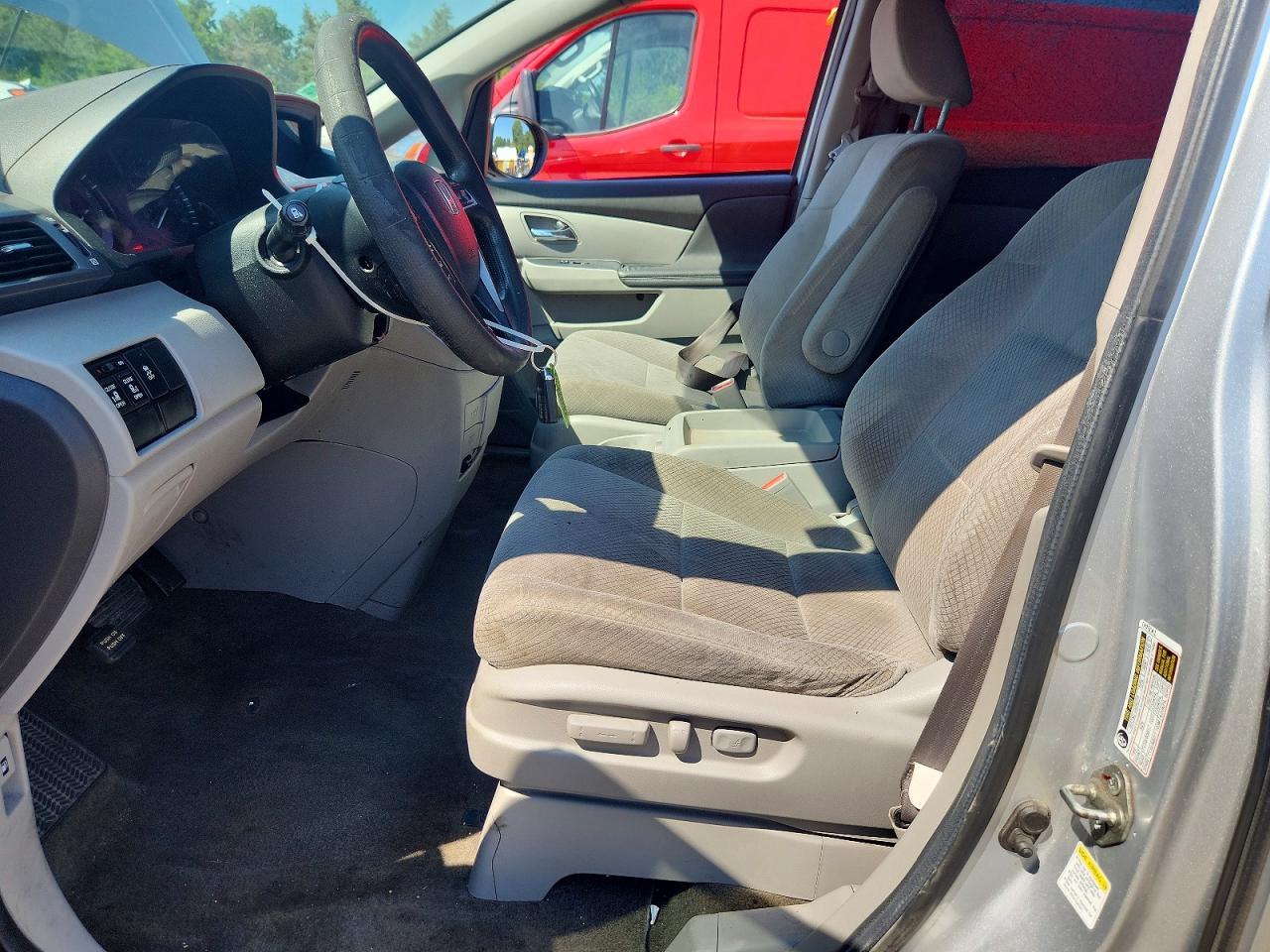 2014 Honda Odyssey Ex Silver vin: 5FNRL5H42EB058445