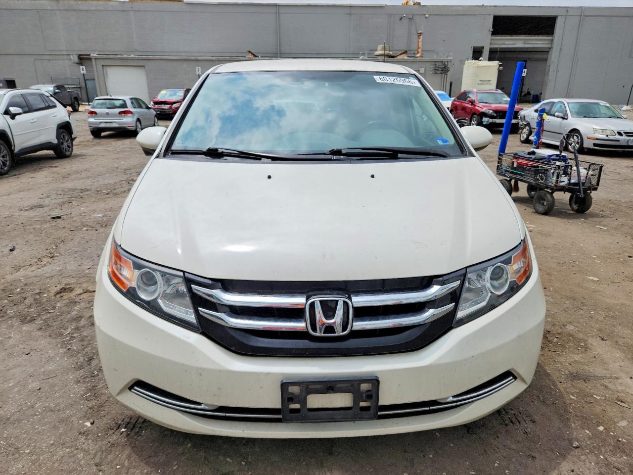 2014 Honda Odyssey White vin: 5FNRL5H42EB125206