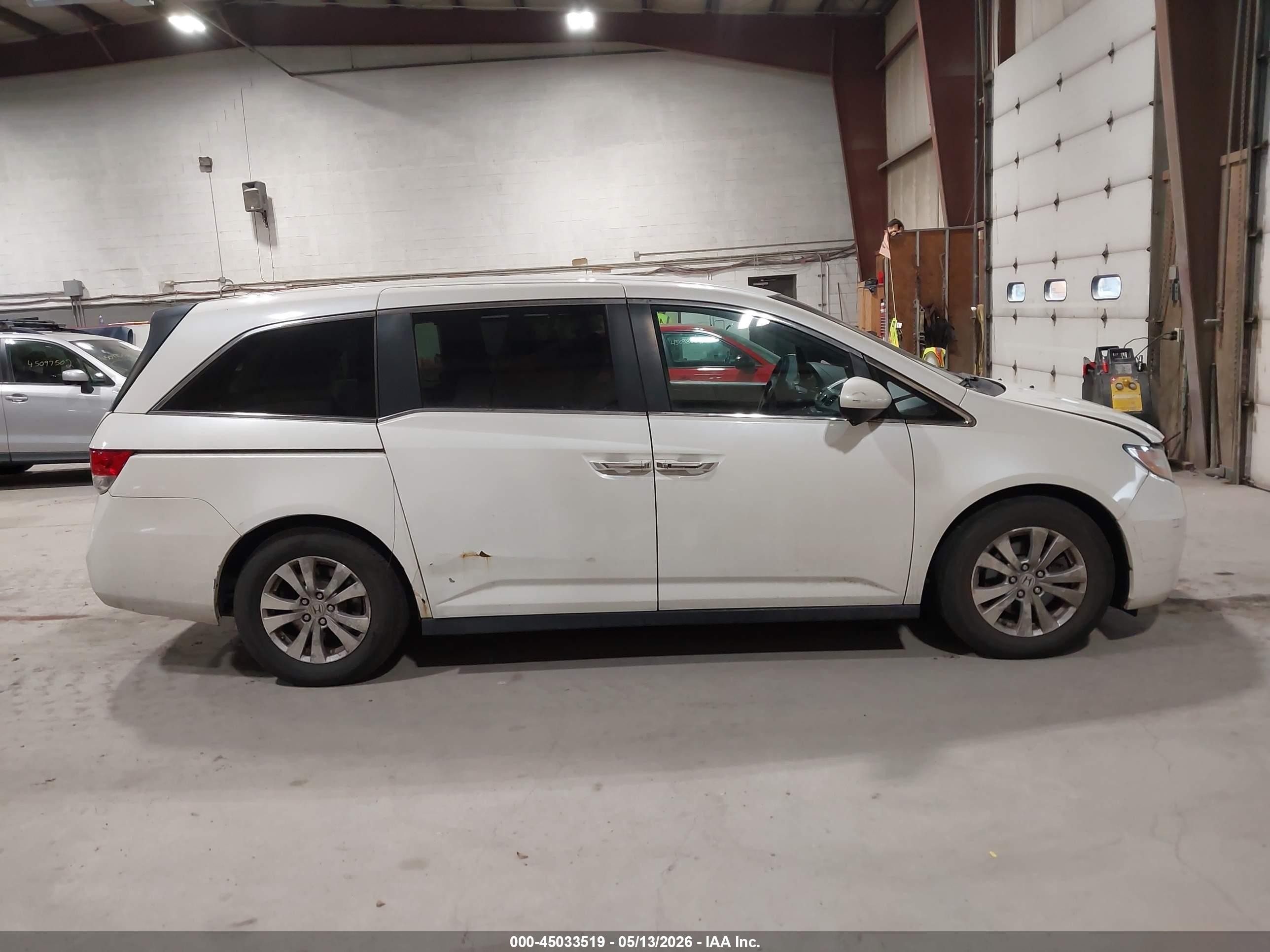 2015 Honda Odyssey Ex White vin: 5FNRL5H42FB068796