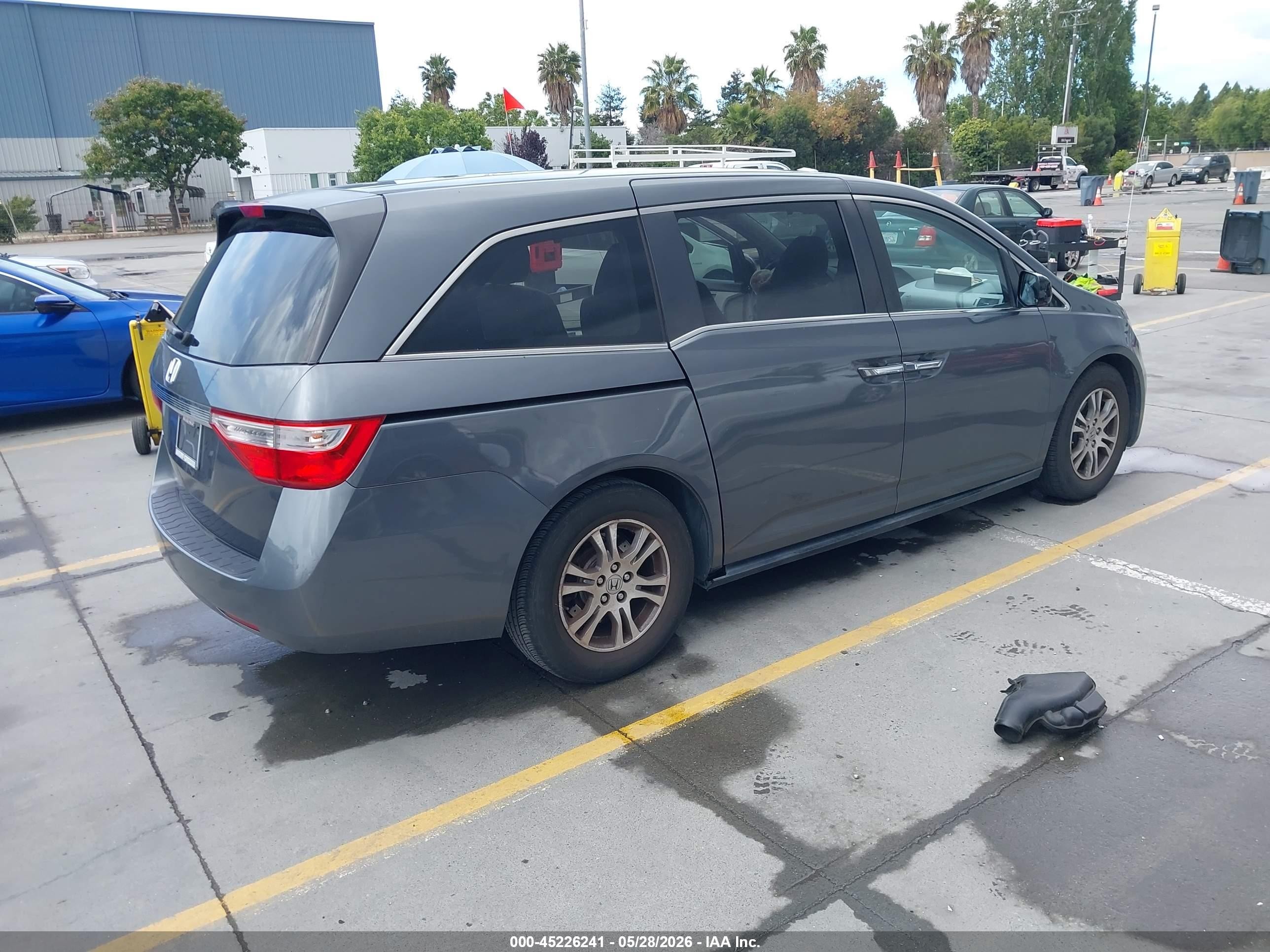 2013 Honda Odyssey Ex Gray vin: 5FNRL5H43DB007485