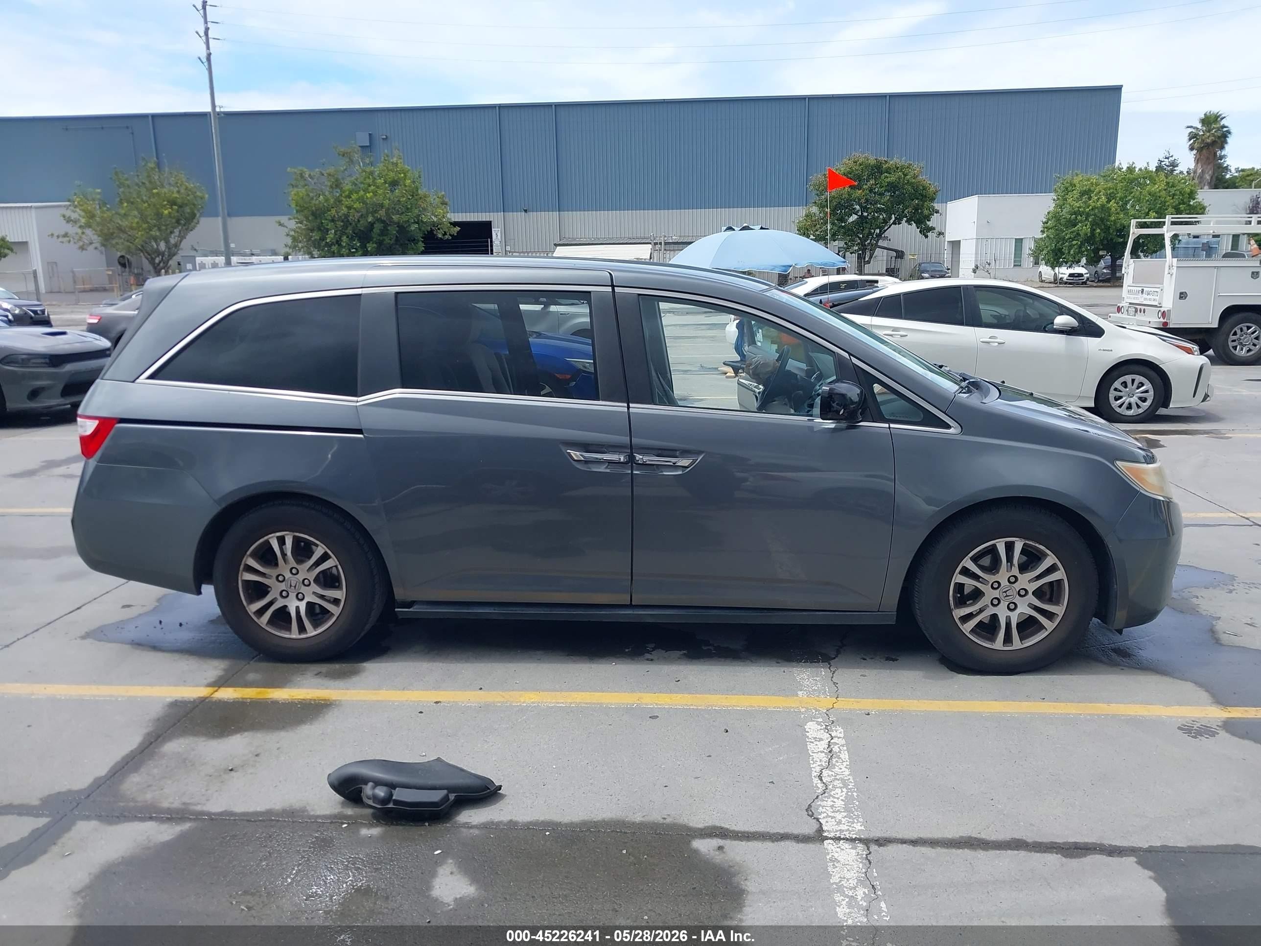 2013 Honda Odyssey Ex Gray vin: 5FNRL5H43DB007485