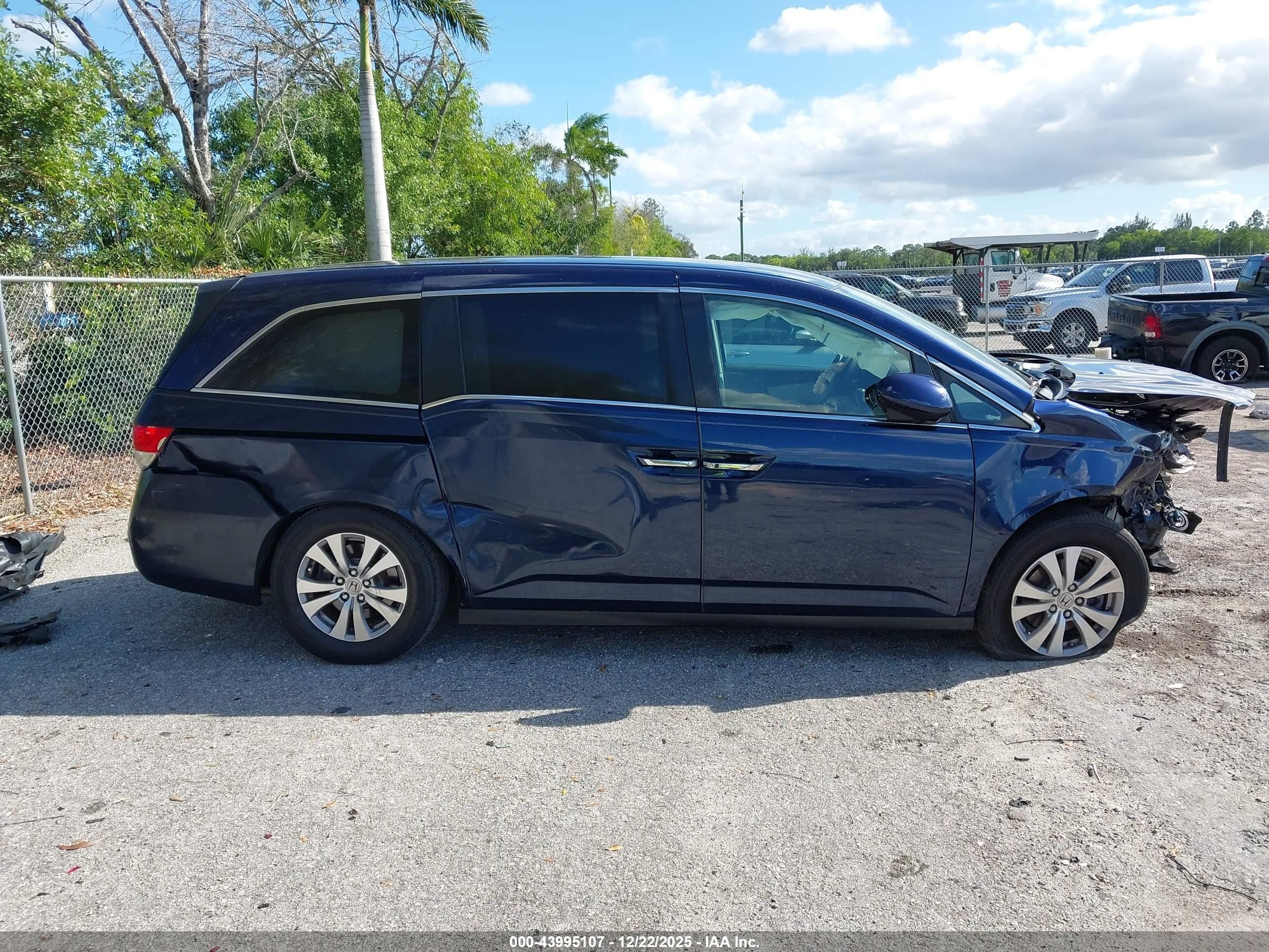 2014 Honda Odyssey Ex Navy vin: 5FNRL5H43EB043517