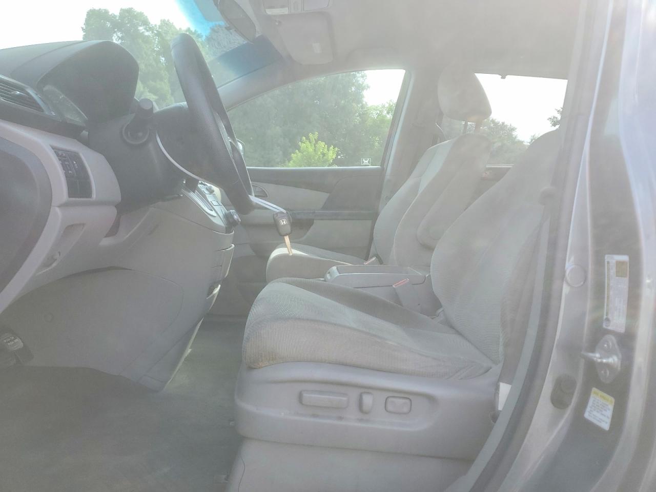 2011 Honda Oddesey Gray vin: 5FNRL5H44BB061987