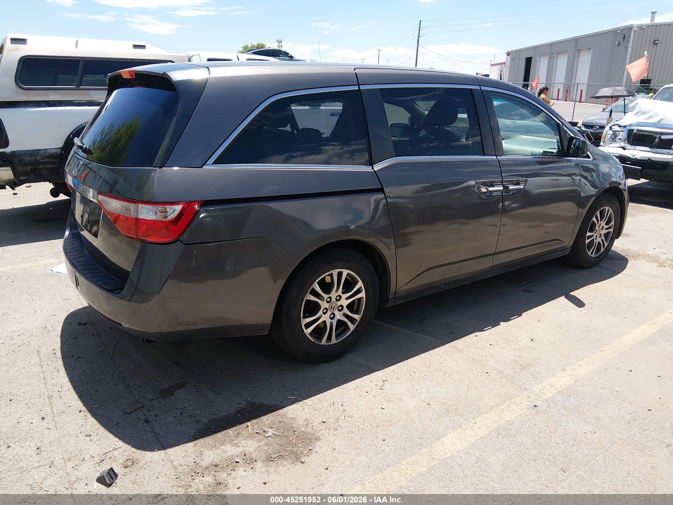 2013 Honda Odyssey Ex Gray vin: 5FNRL5H44DB069915