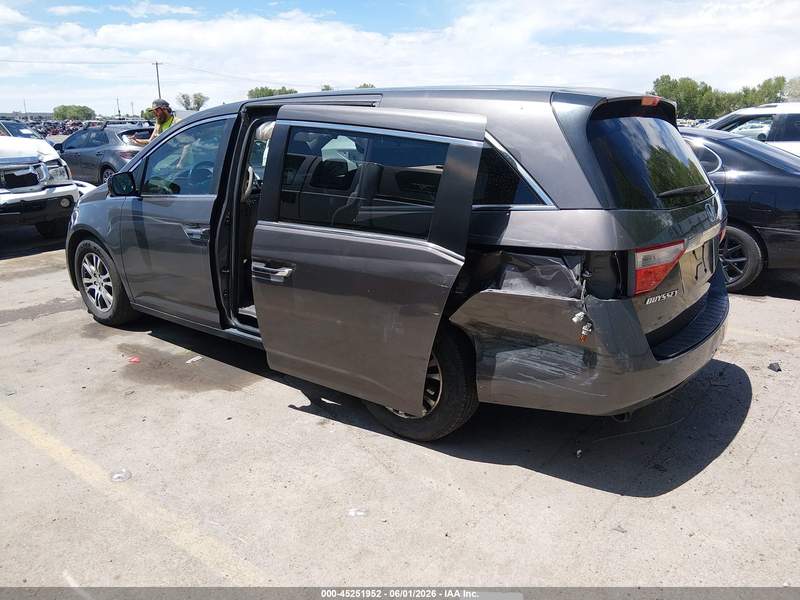 2013 Honda Odyssey Ex Gray vin: 5FNRL5H44DB069915