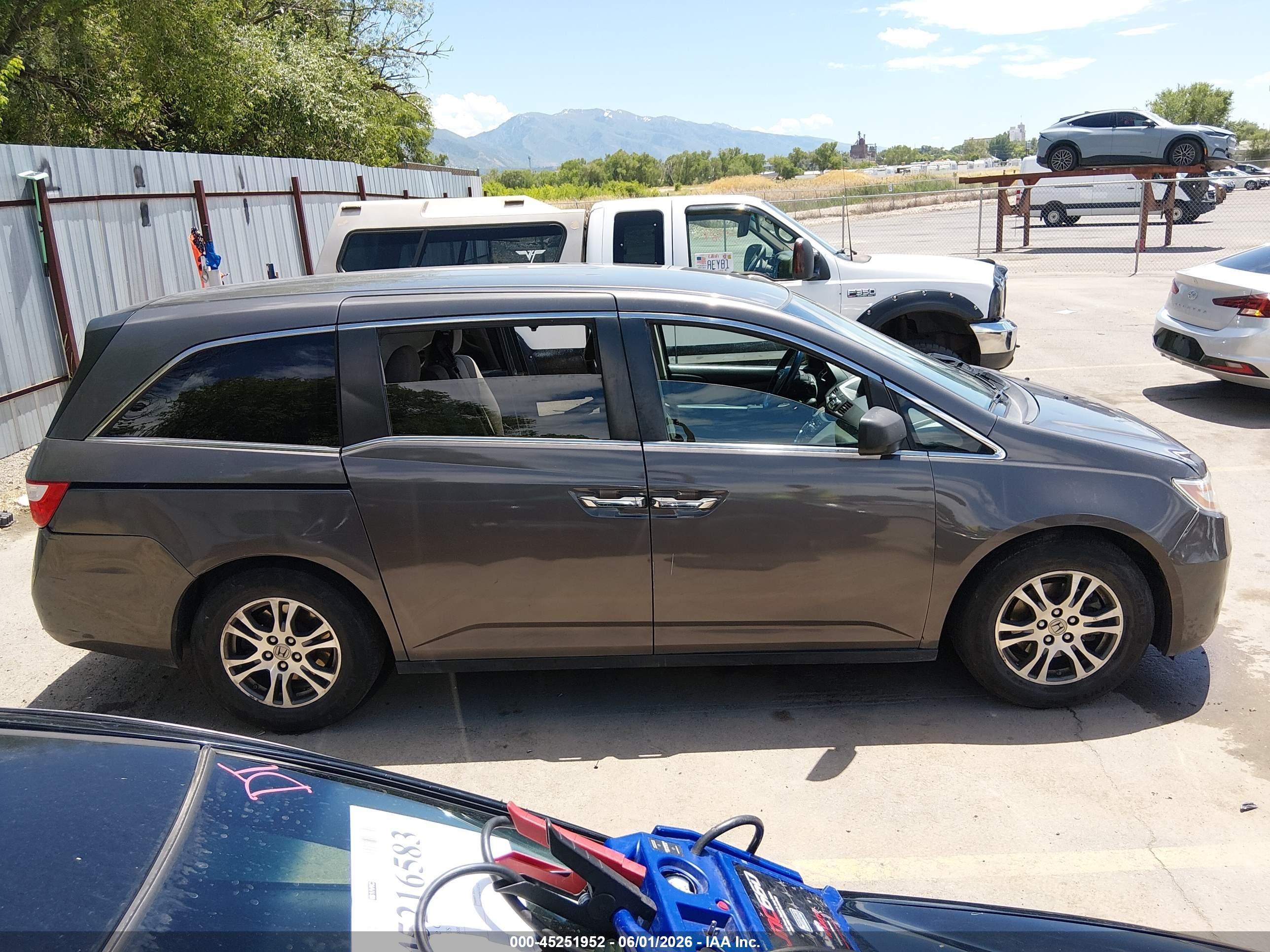 2013 Honda Odyssey Ex Gray vin: 5FNRL5H44DB069915