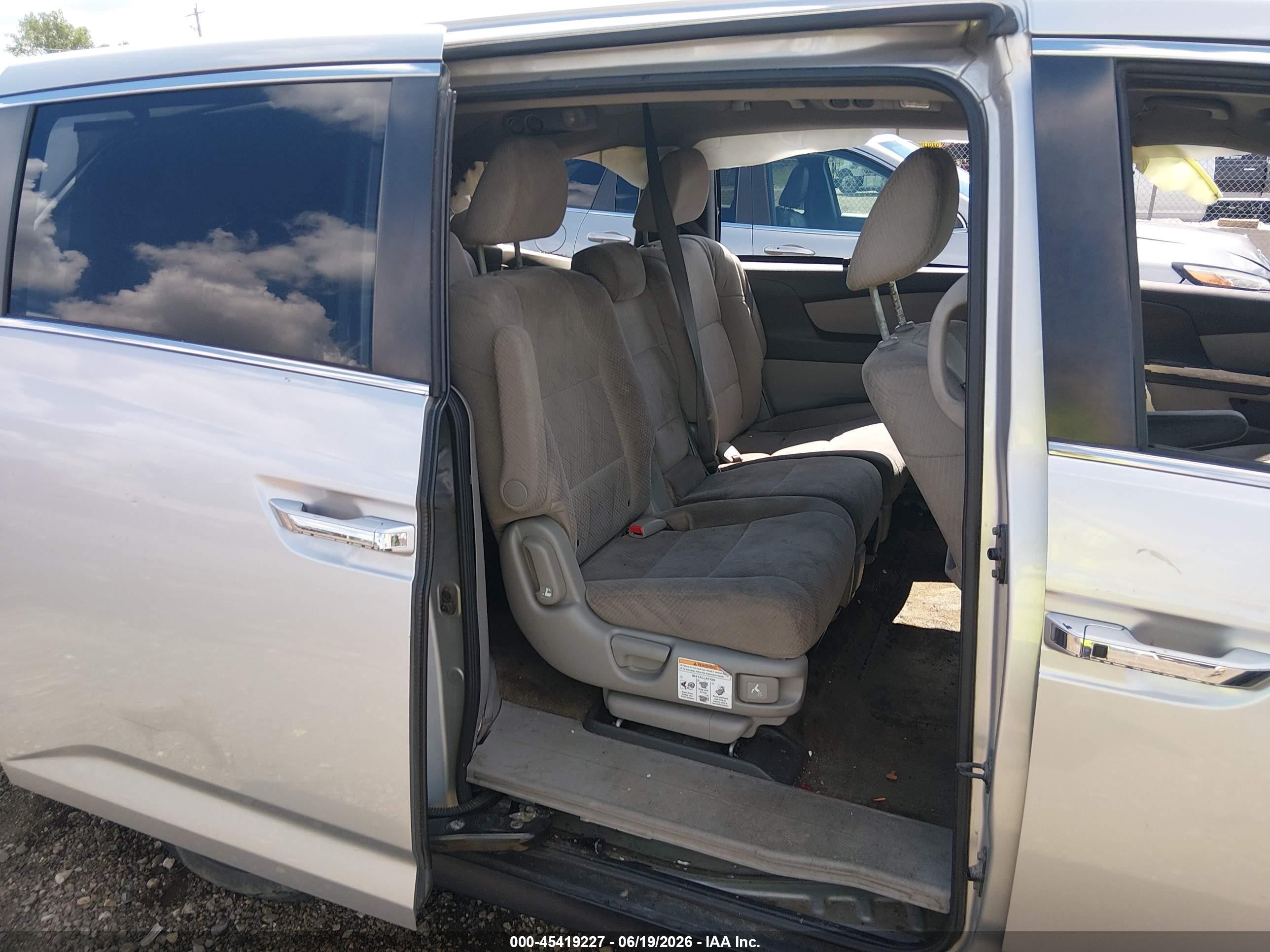2014 Honda Odyssey Ex Gray vin: 5FNRL5H44EB030002
