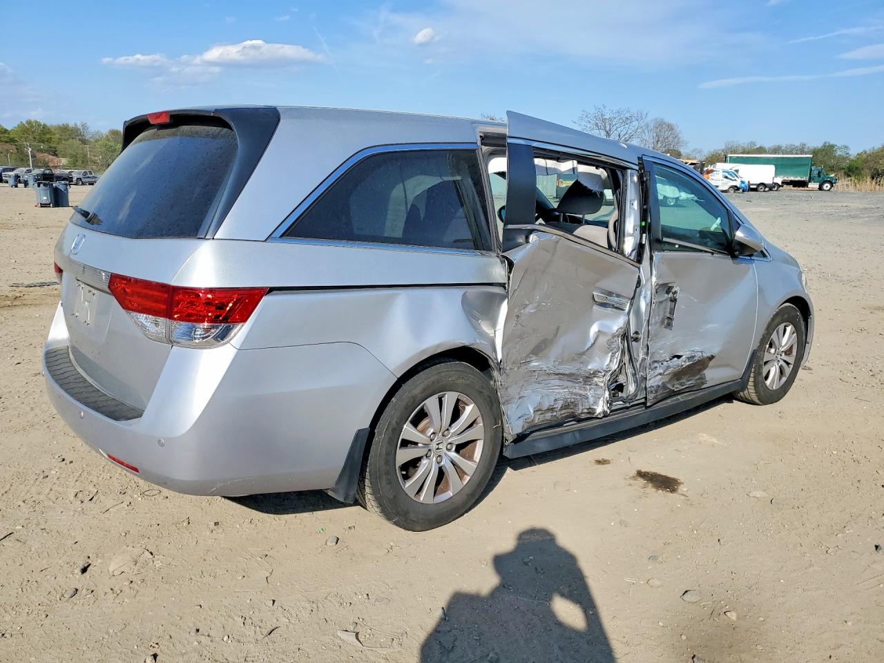 2014 Honda Odyssey Ex Silver vin: 5FNRL5H44EB104275