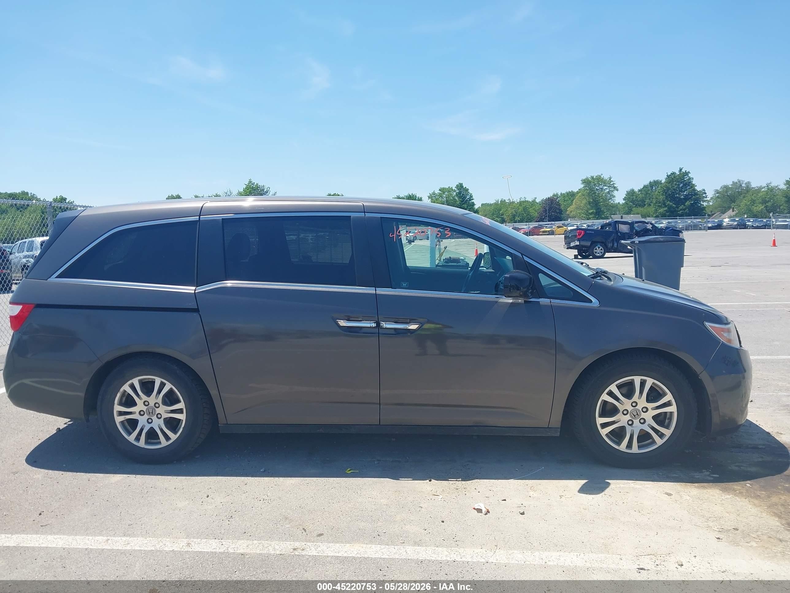2011 Honda Odyssey Ex Gray vin: 5FNRL5H47BB097477