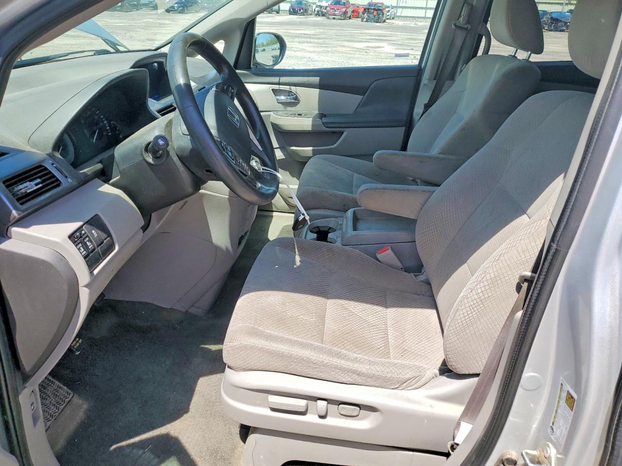 2014 Honda Odyssey Ex Silver vin: 5FNRL5H47EB100141