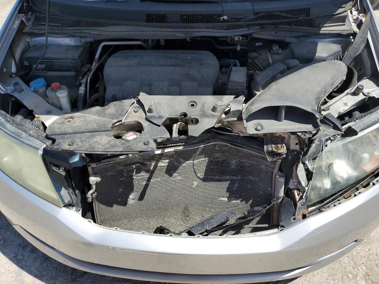 2014 Honda Odyssey Ex Silver vin: 5FNRL5H47EB100141