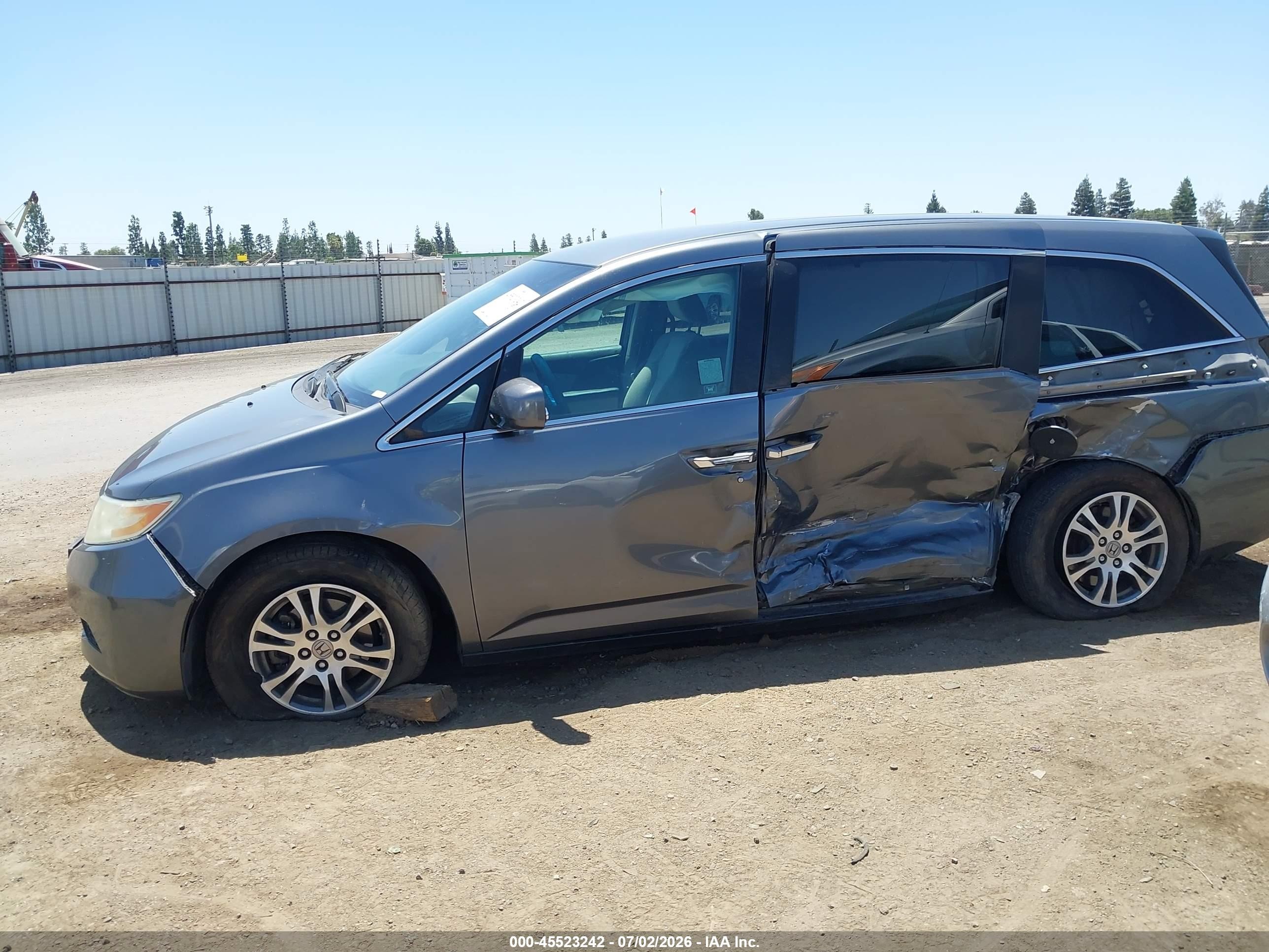 2011 Honda Odyssey Ex Gray vin: 5FNRL5H48BB101360
