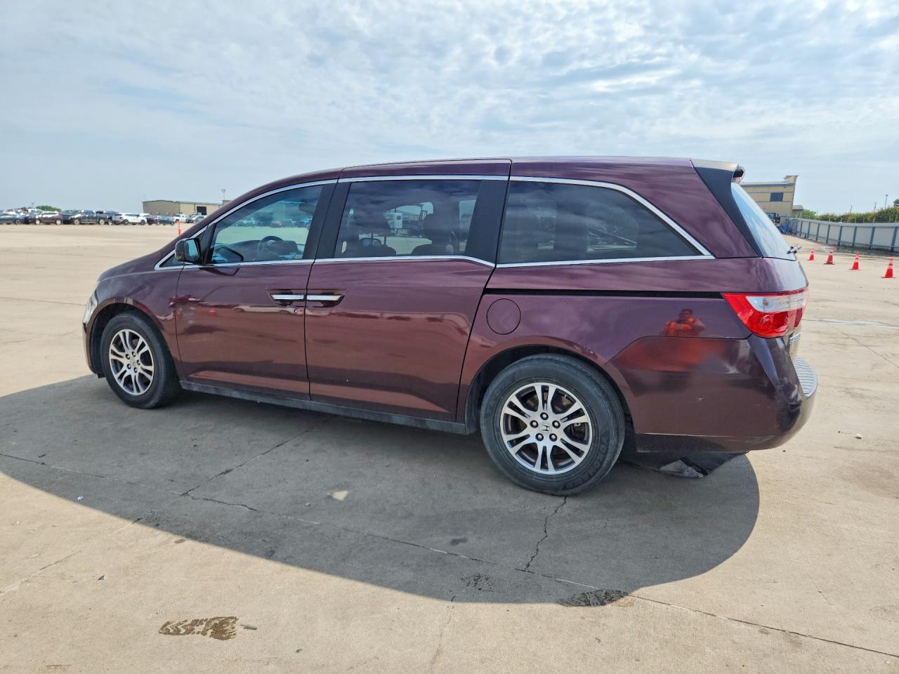 2012 Honda Odyssey Burgundy vin: 5FNRL5H48CB083492