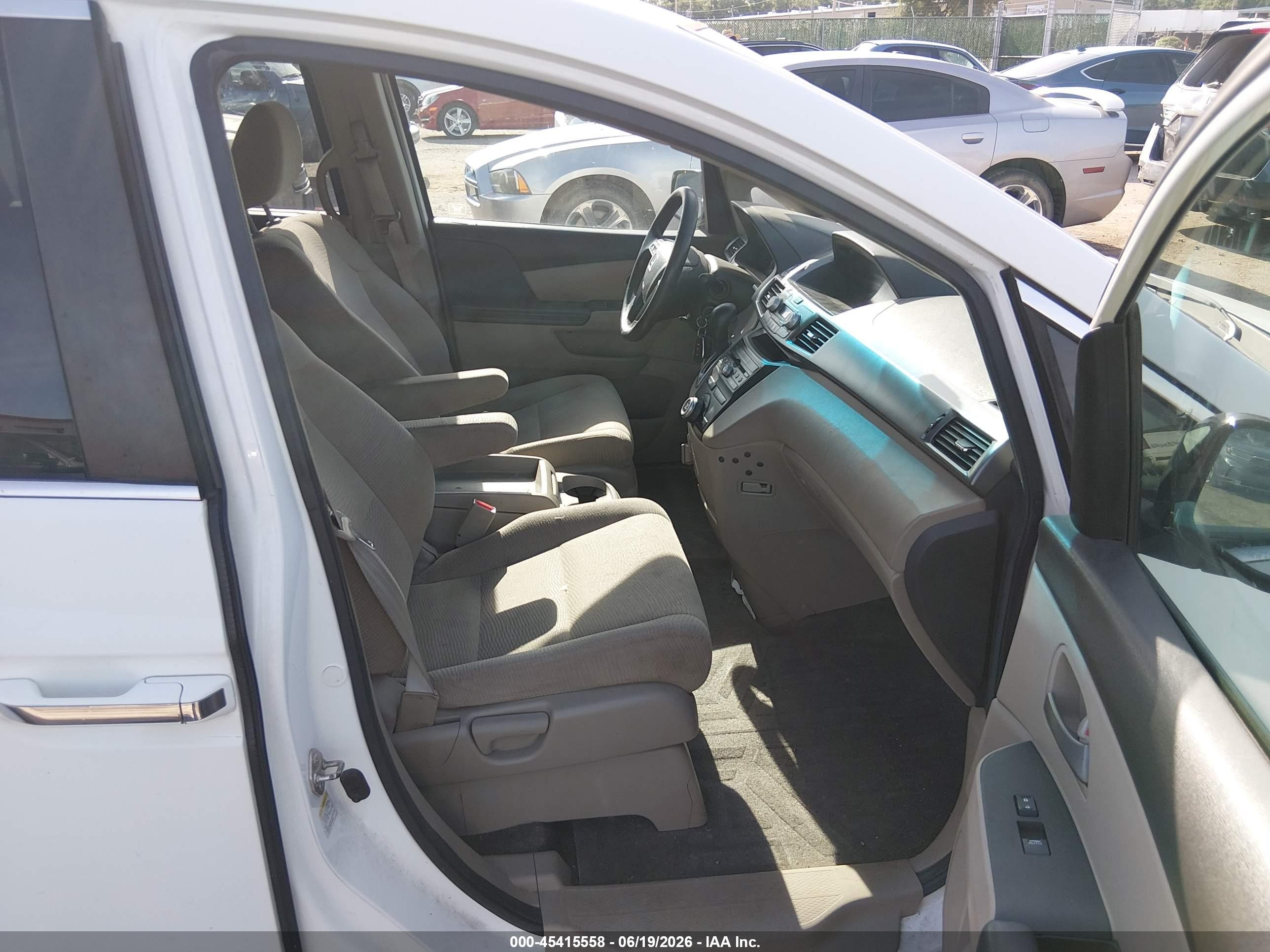 2012 Honda Odyssey Ex White vin: 5FNRL5H48CB103658