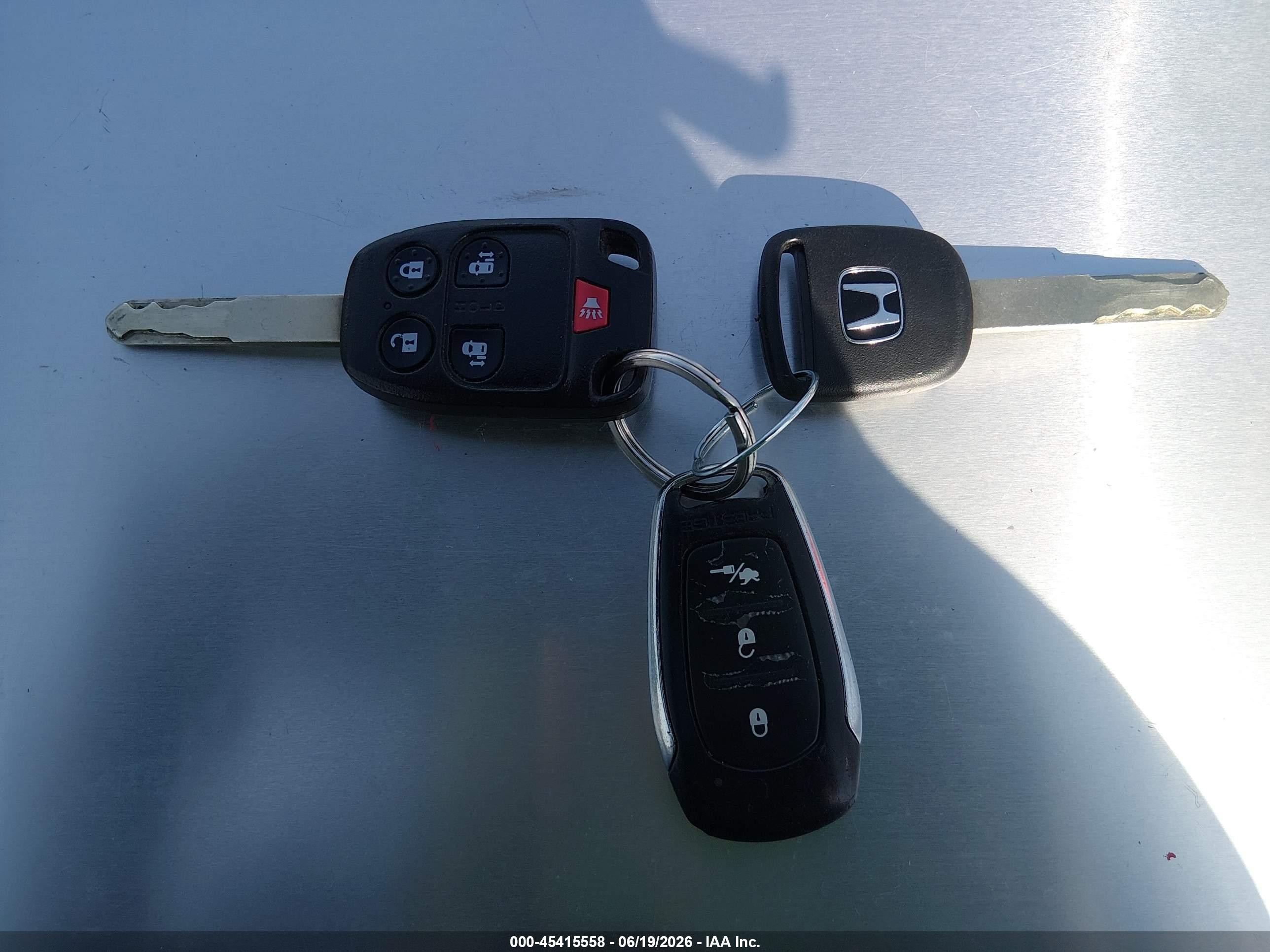 2012 Honda Odyssey Ex White vin: 5FNRL5H48CB103658