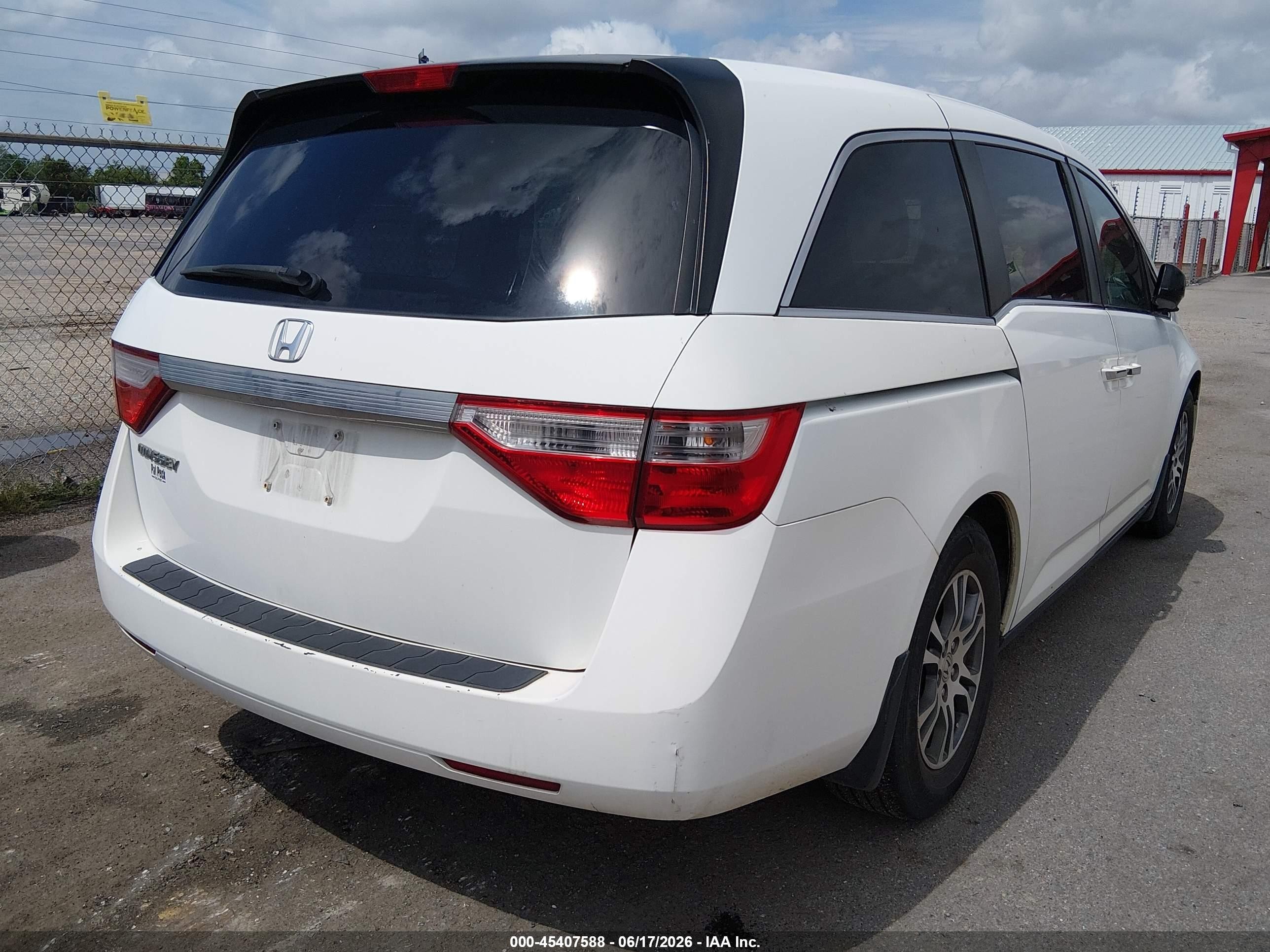 2011 Honda Odyssey Ex White vin: 5FNRL5H49BB003051