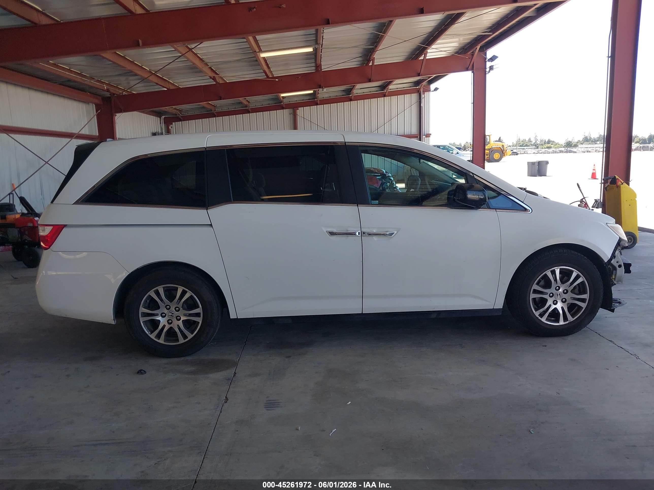 2013 Honda Odyssey Ex White vin: 5FNRL5H49DB031287