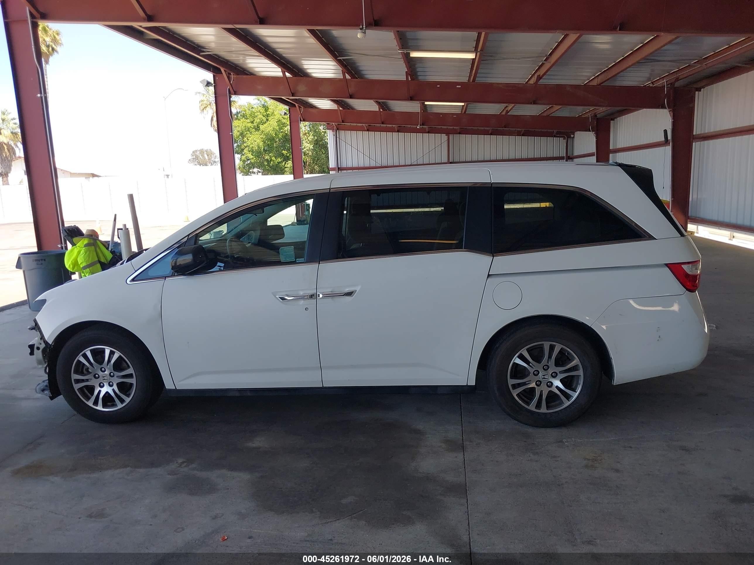 2013 Honda Odyssey Ex White vin: 5FNRL5H49DB031287