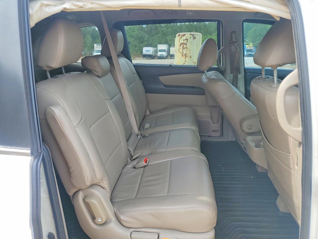 2014 Honda Odyssey White vin: 5FNRL5H49EB082158