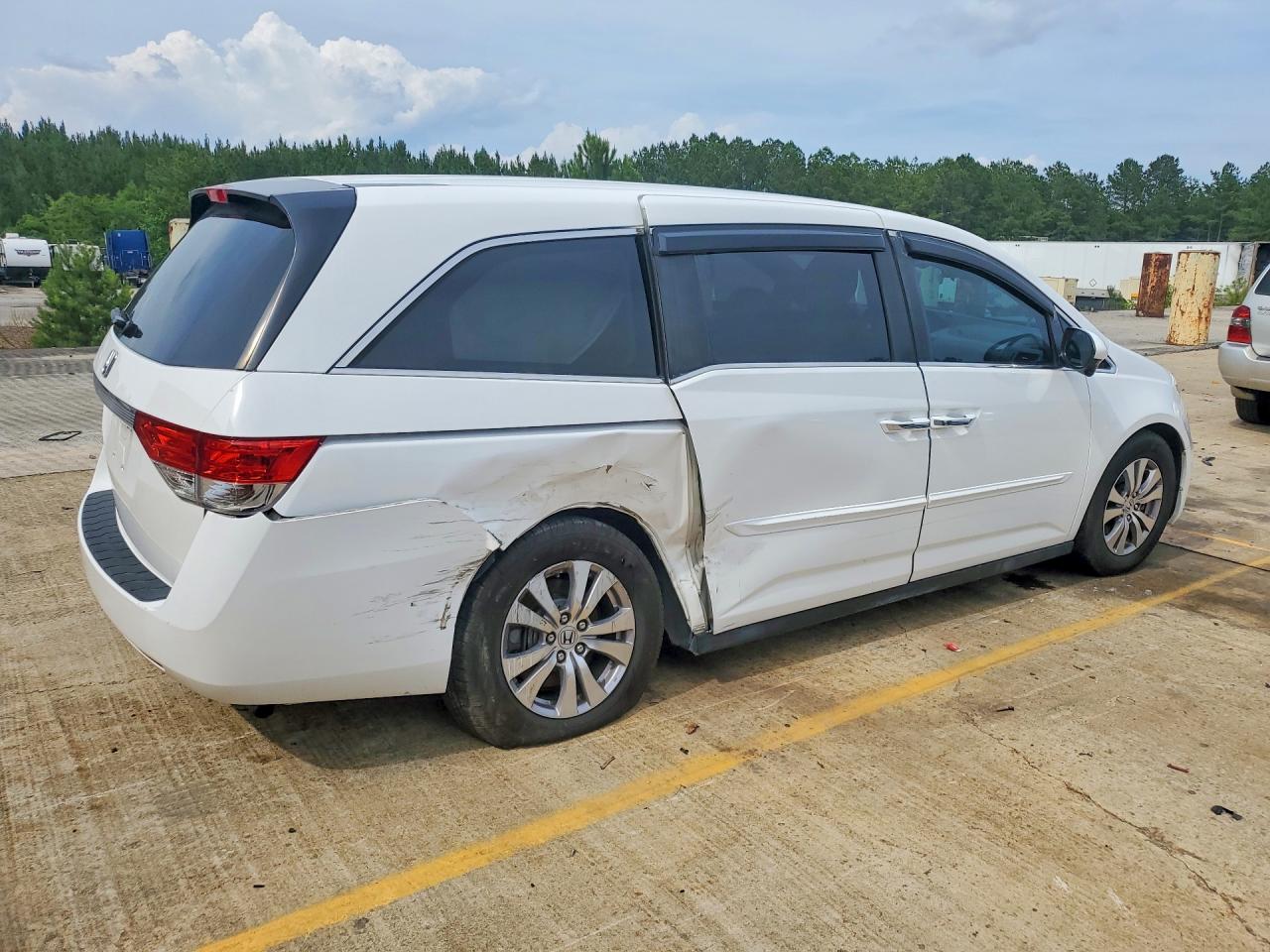 2014 Honda Odyssey White vin: 5FNRL5H49EB082158