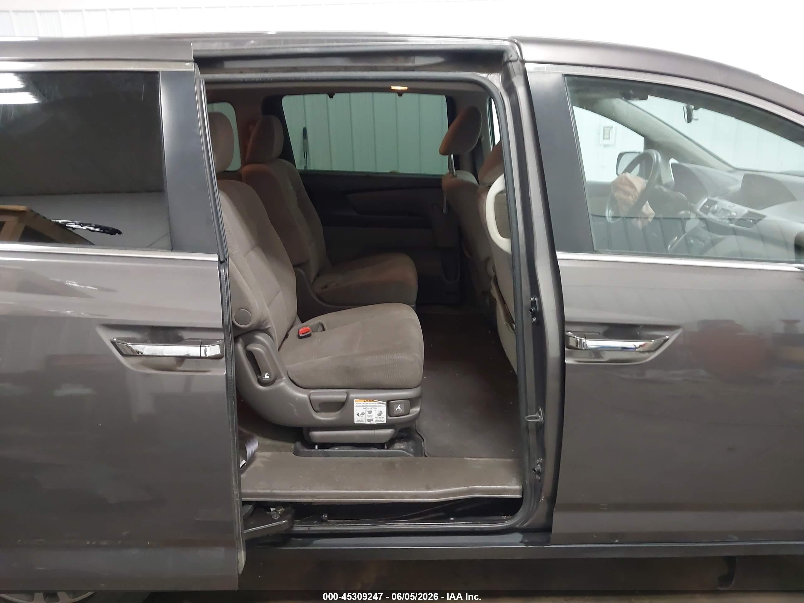 2013 Honda Odyssey Ex Gray vin: 5FNRL5H4XDB049135